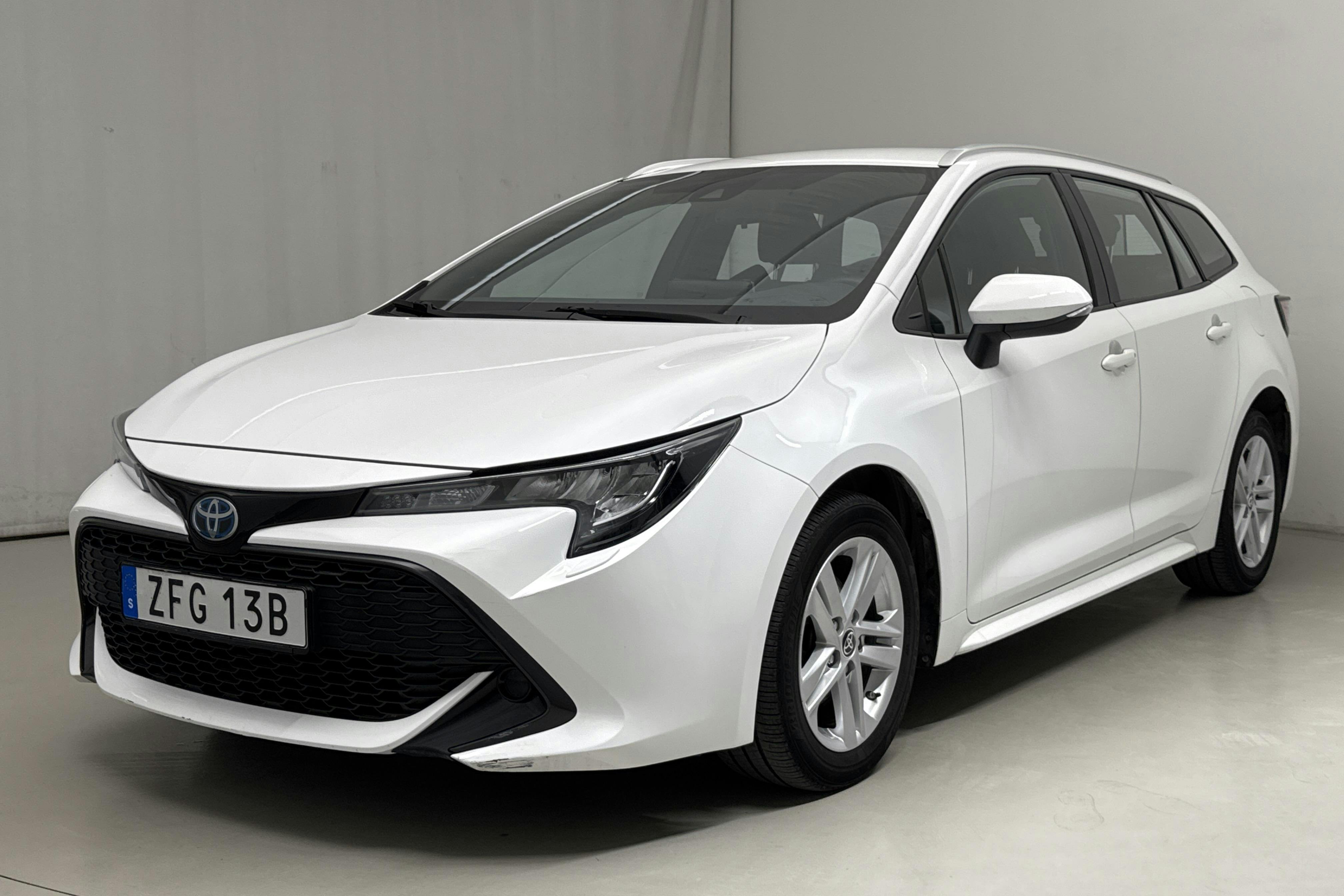 Toyota Corolla 1.8 Hybrid Touring Sports (122hk) - 7 936 mil - Automat - vit - 2022