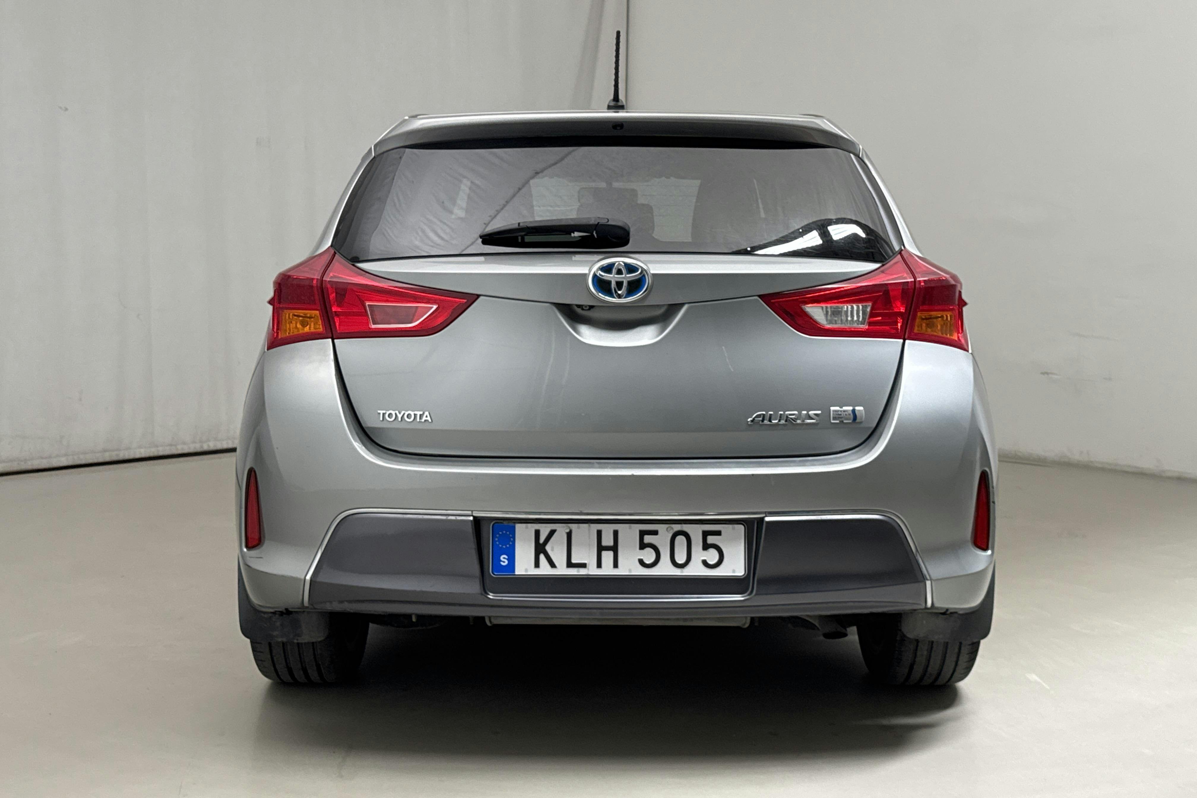 Toyota Auris 1.8 HSD 5dr (99hk) - 14 812 mil - Automat - Light Grey - 2014