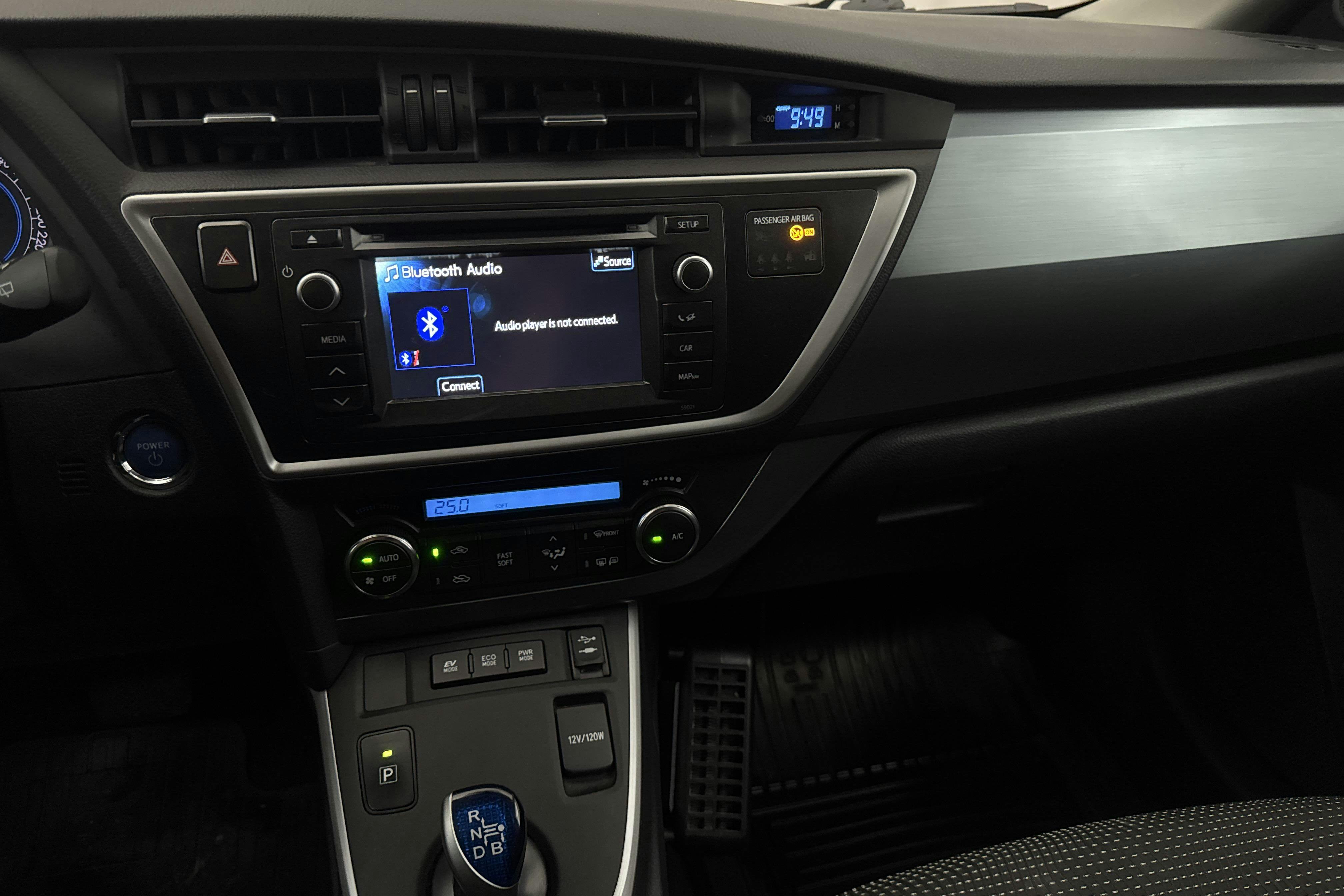 Toyota Auris 1.8 HSD 5dr (99hk) - 14 812 mil - Automat - Light Grey - 2014