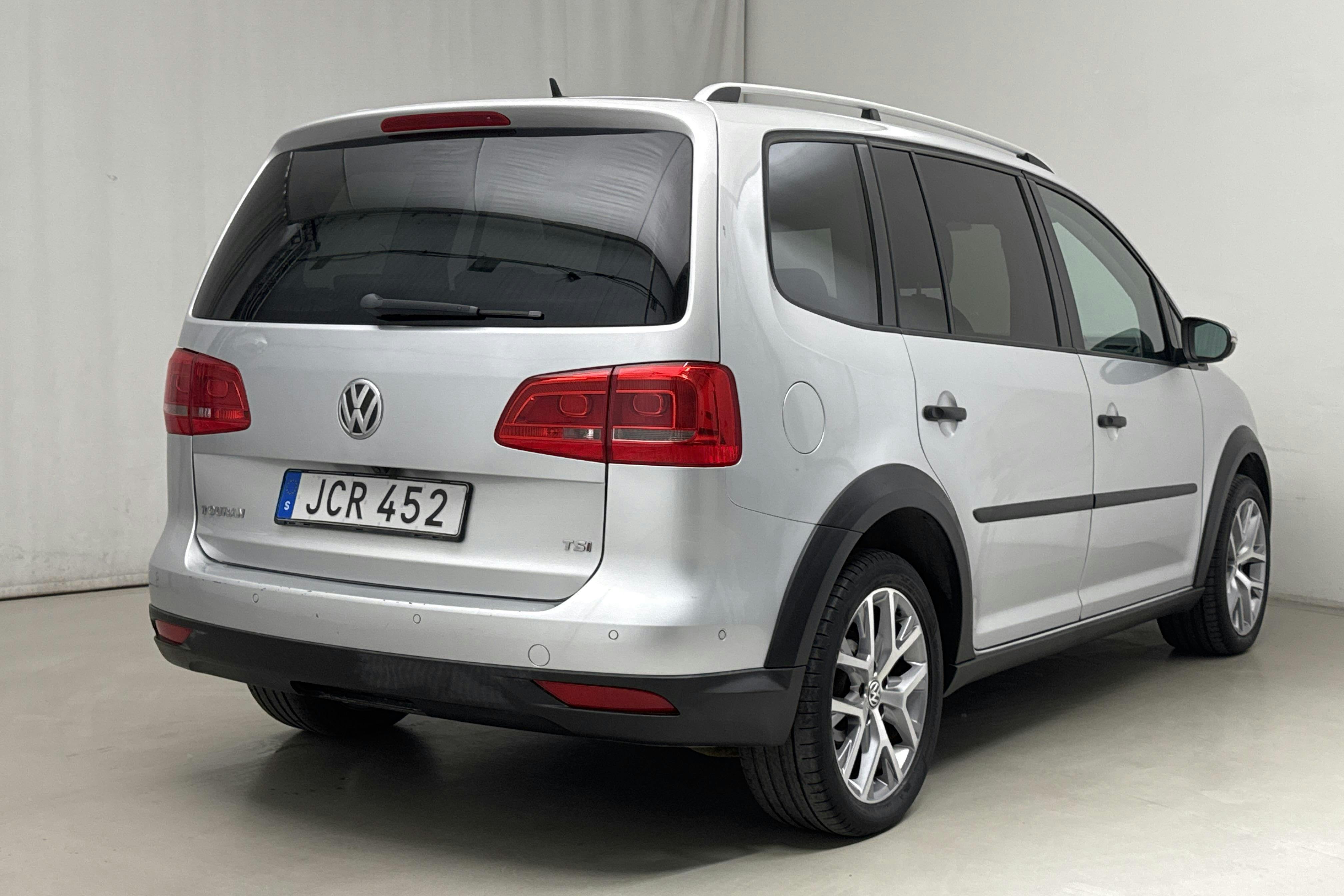 VW CrossTouran 1.4 TSI (140hk) - 18 697 mil - Manuell - silver - 2015