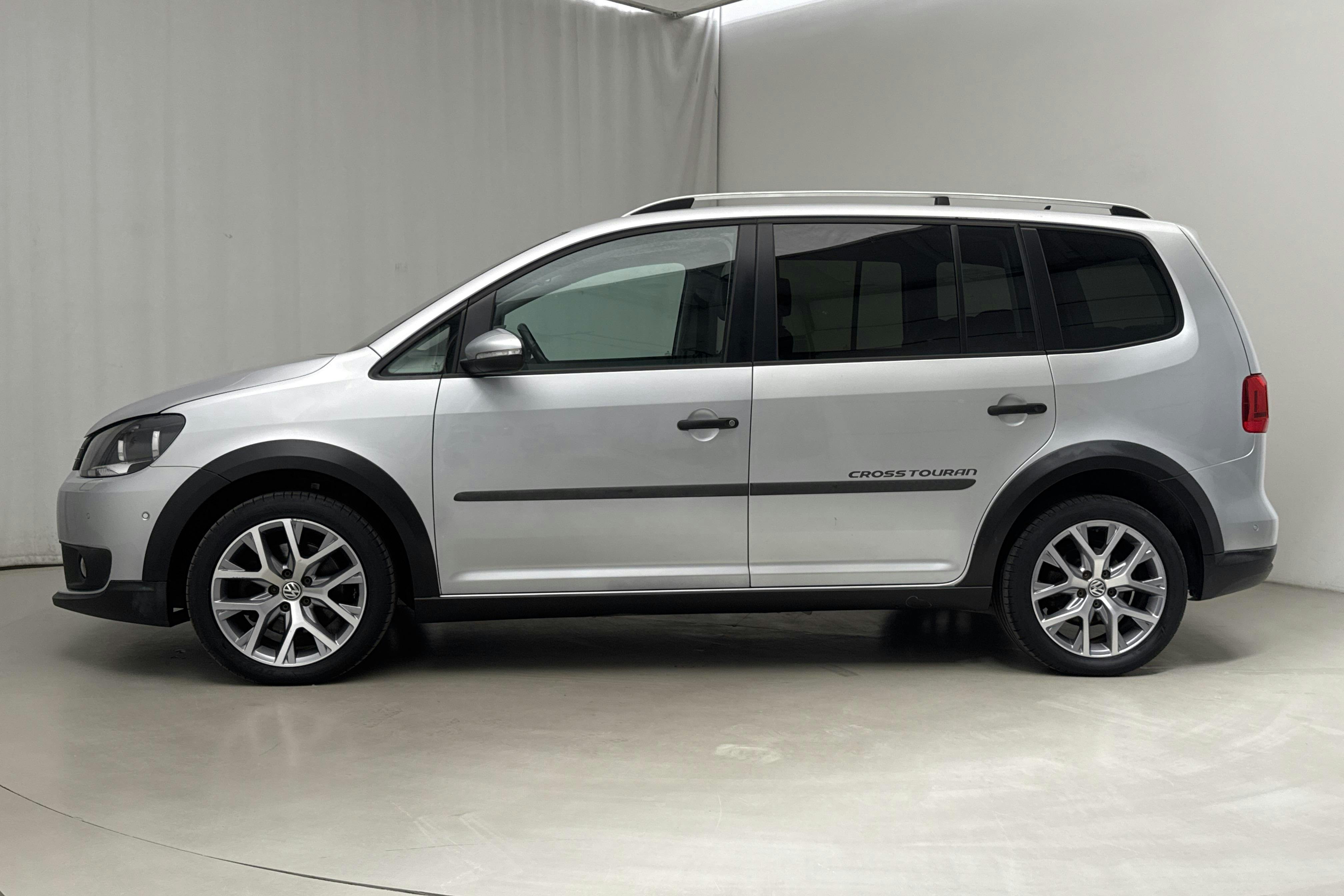 VW CrossTouran 1.4 TSI (140hk) - 18 697 mil - Manuell - silver - 2015