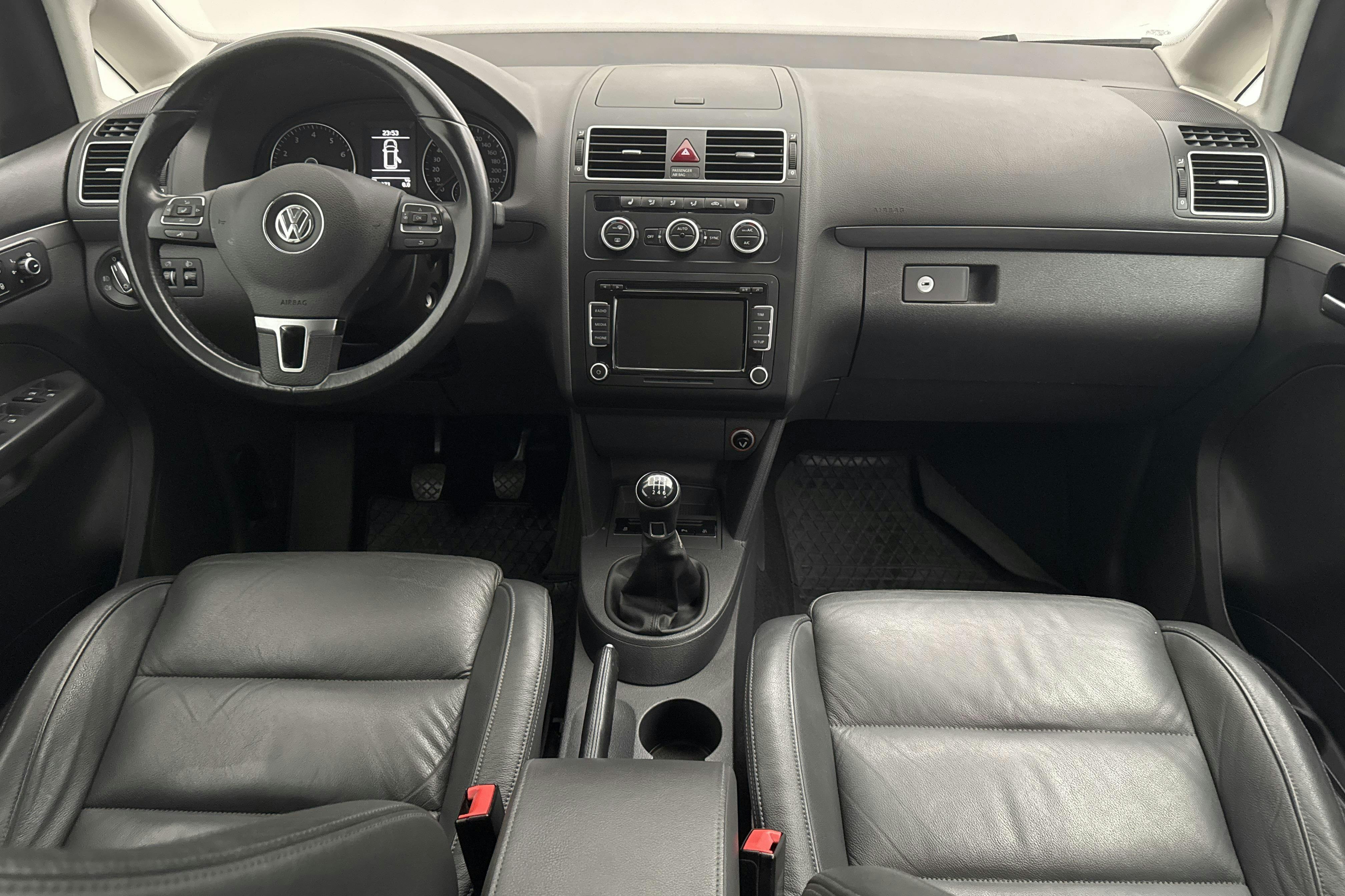VW CrossTouran 1.4 TSI (140hk) - 18 697 mil - Manuell - silver - 2015
