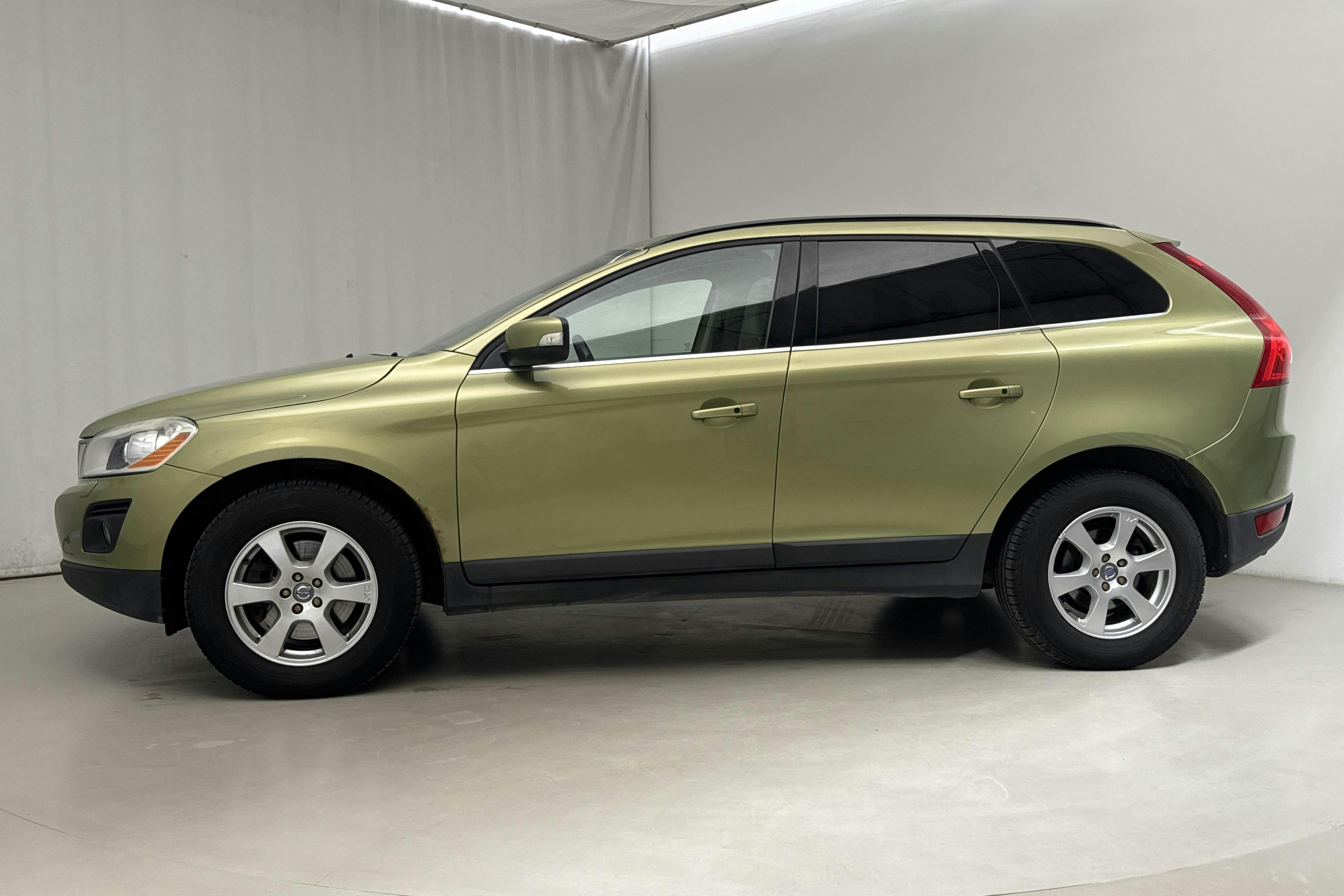 Volvo XC60 2.4D AWD (163hk) - 20 461 mil - Automat - grön - 2009