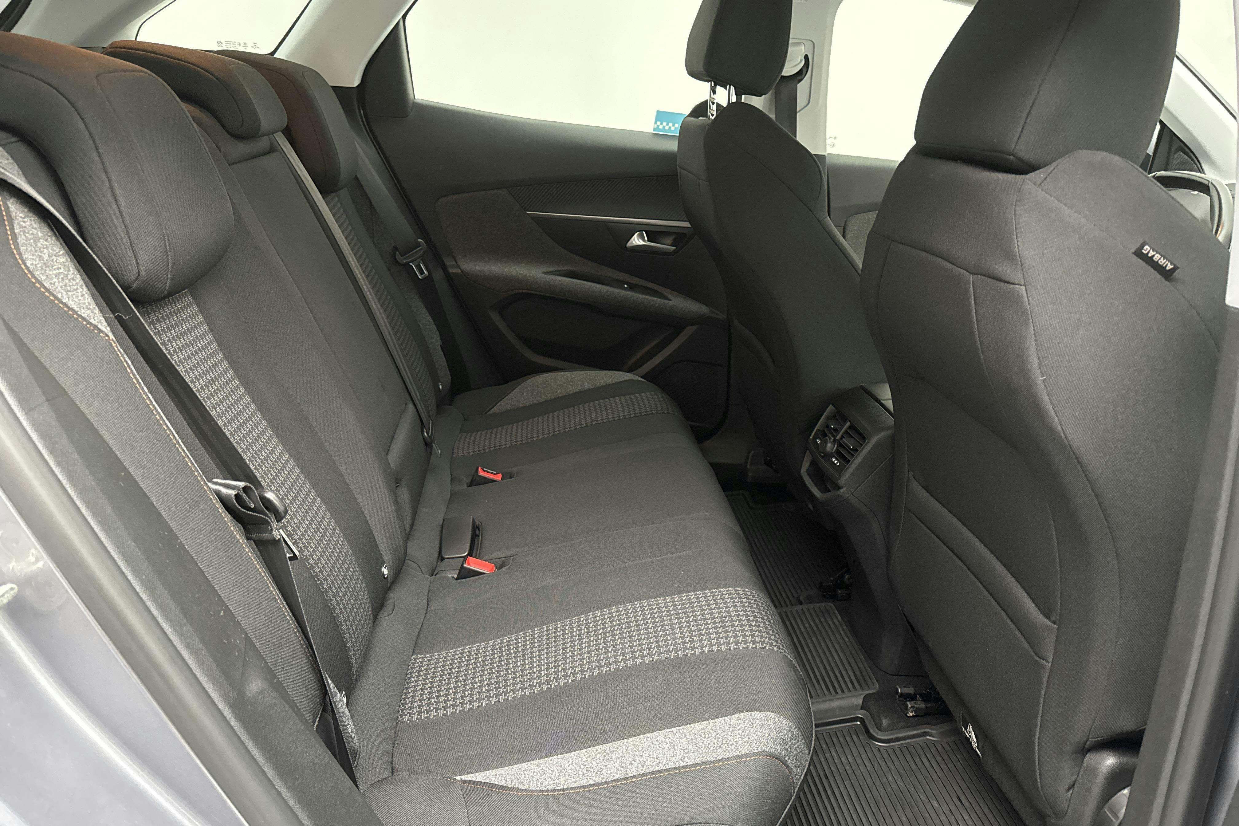 Peugeot 3008 1.2 PureTech (130hk) - 12 842 mil - Automat - 2018