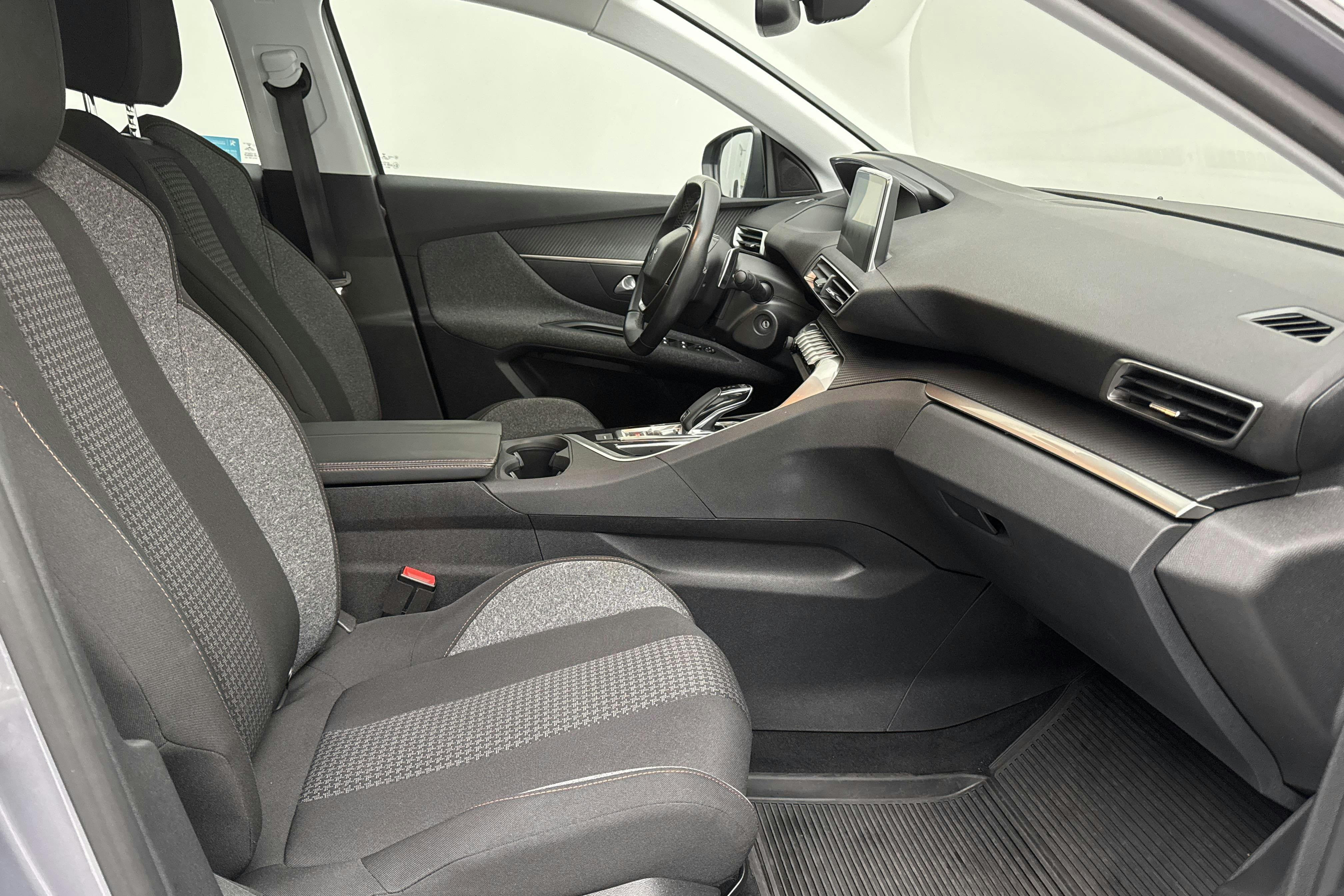 Peugeot 3008 1.2 PureTech (130hk) - 12 842 mil - Automat - 2018