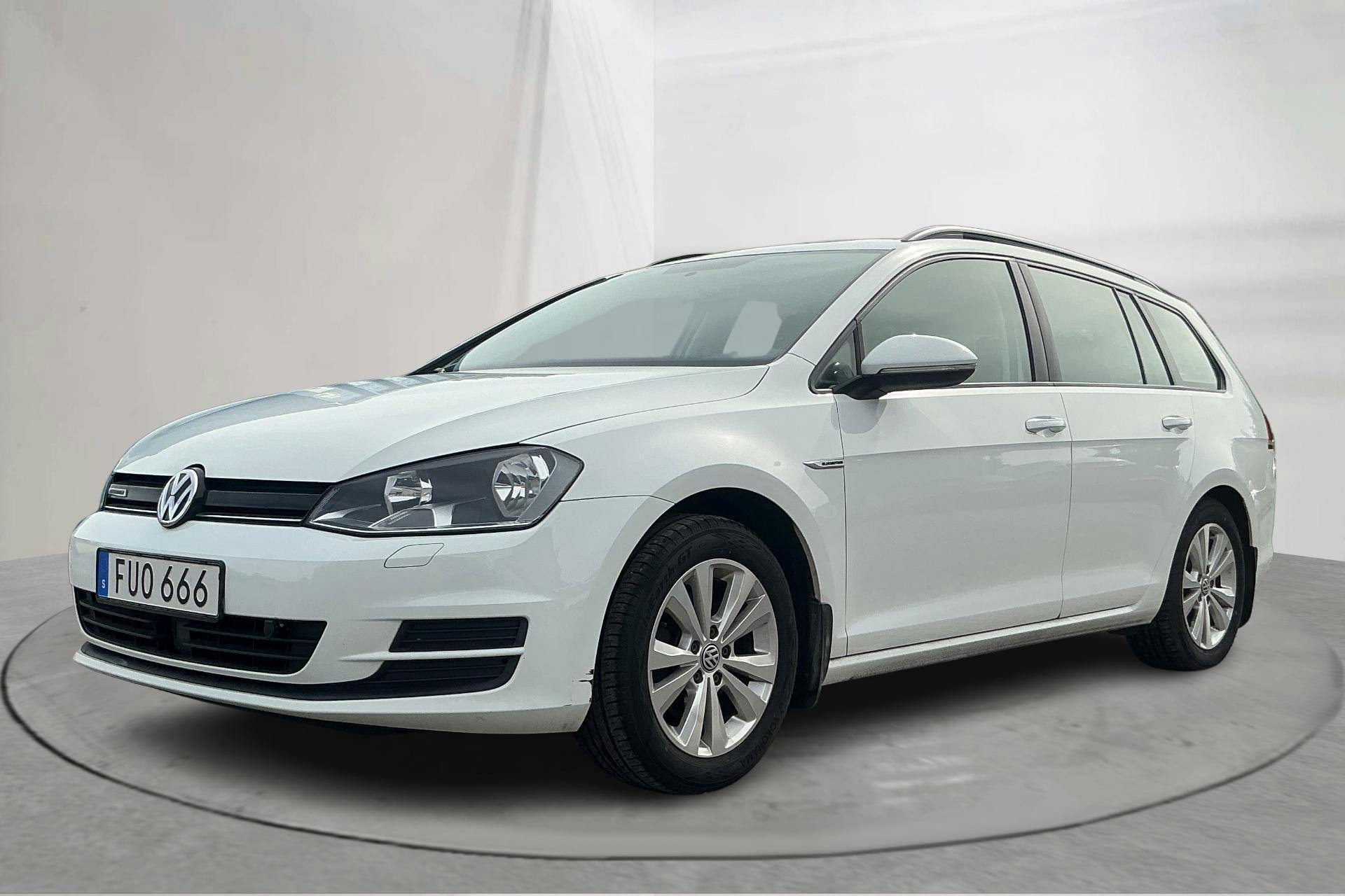 Presentation photo 1 of 13: VW Golf VII 1.4 TGI BlueMotion Sportscombi (110hk) - 63 810 km - Manual - white - 2016