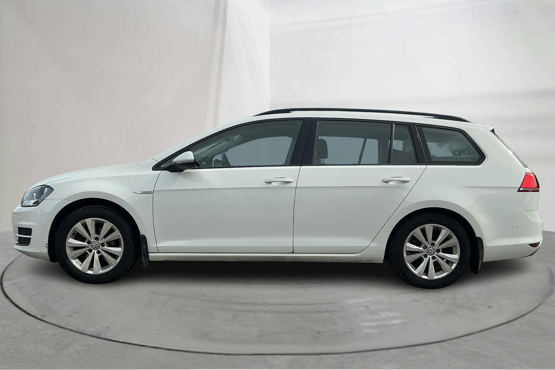 Presentation photo 2 of 13: VW Golf VII 1.4 TGI BlueMotion Sportscombi (110hk) - 63 810 km - Manual - white - 2016