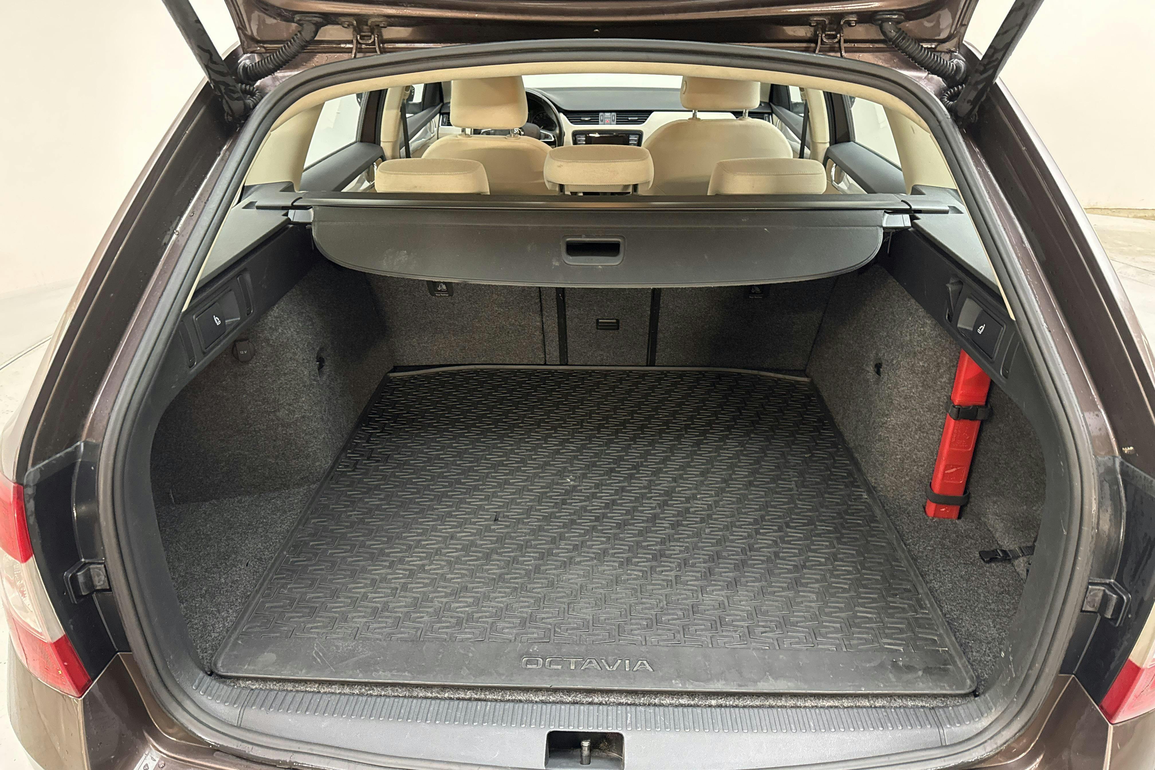 Skoda Octavia III 2.0 TDI CR Combi 4x4 (150hk) - 18 705 mil - Manuell - Dark Brown - 2014