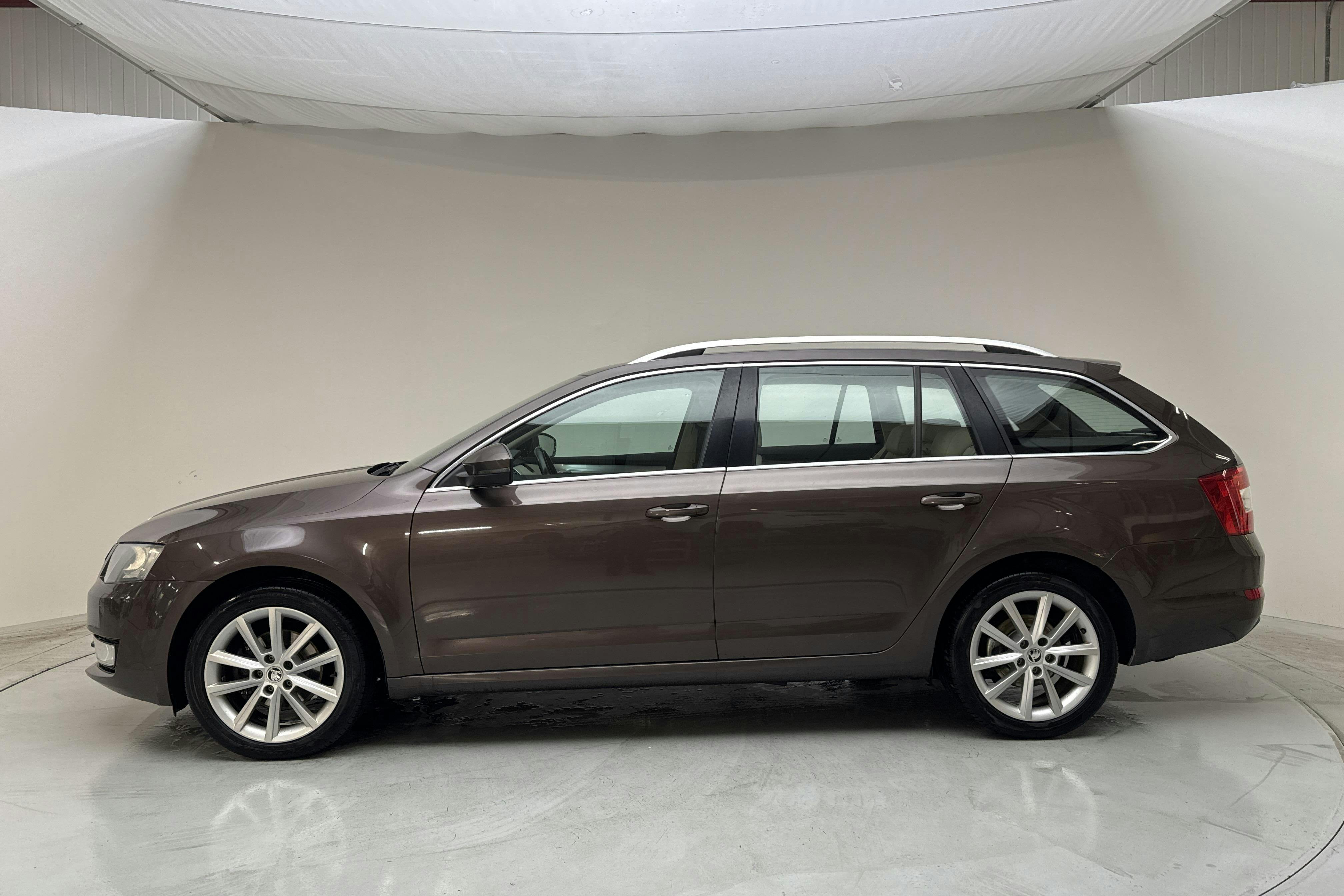 Skoda Octavia III 2.0 TDI CR Combi 4x4 (150hk) - 18 705 mil - Manuell - Dark Brown - 2014