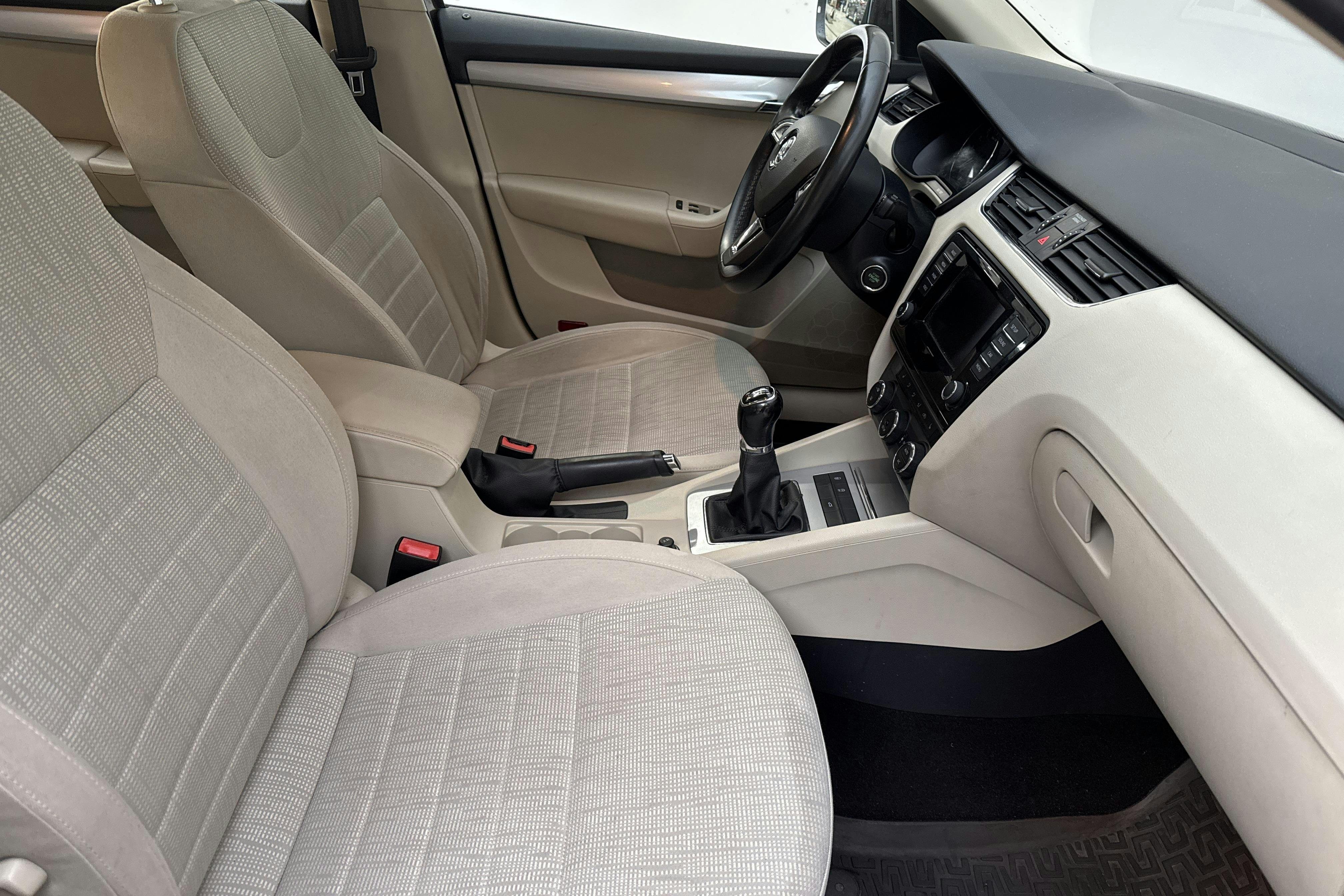 Skoda Octavia III 2.0 TDI CR Combi 4x4 (150hk) - 18 705 mil - Manuell - Dark Brown - 2014