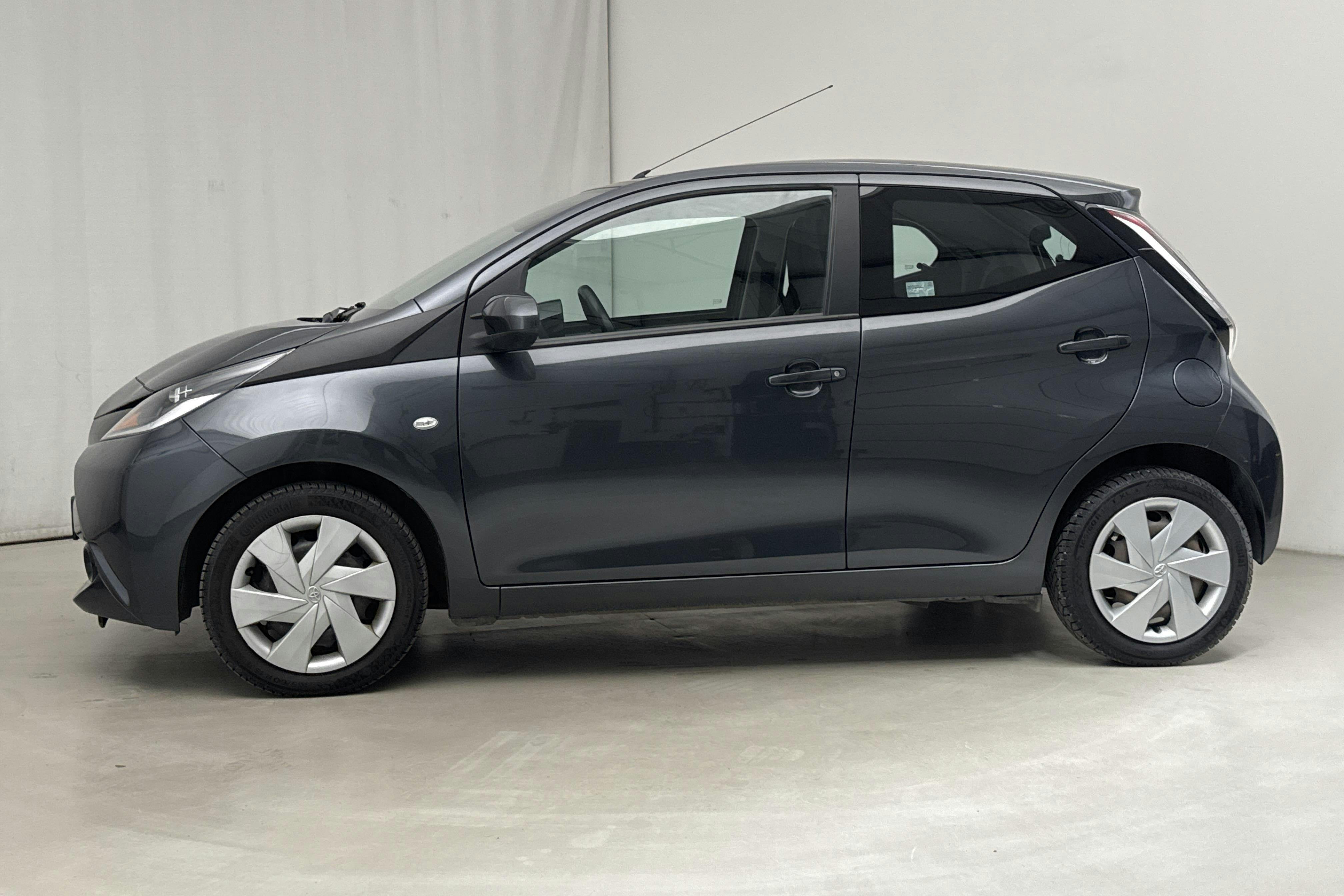 Toyota Aygo 1.0 5dr (69hk) - 4 506 mil - Manuell - Dark Grey - 2016