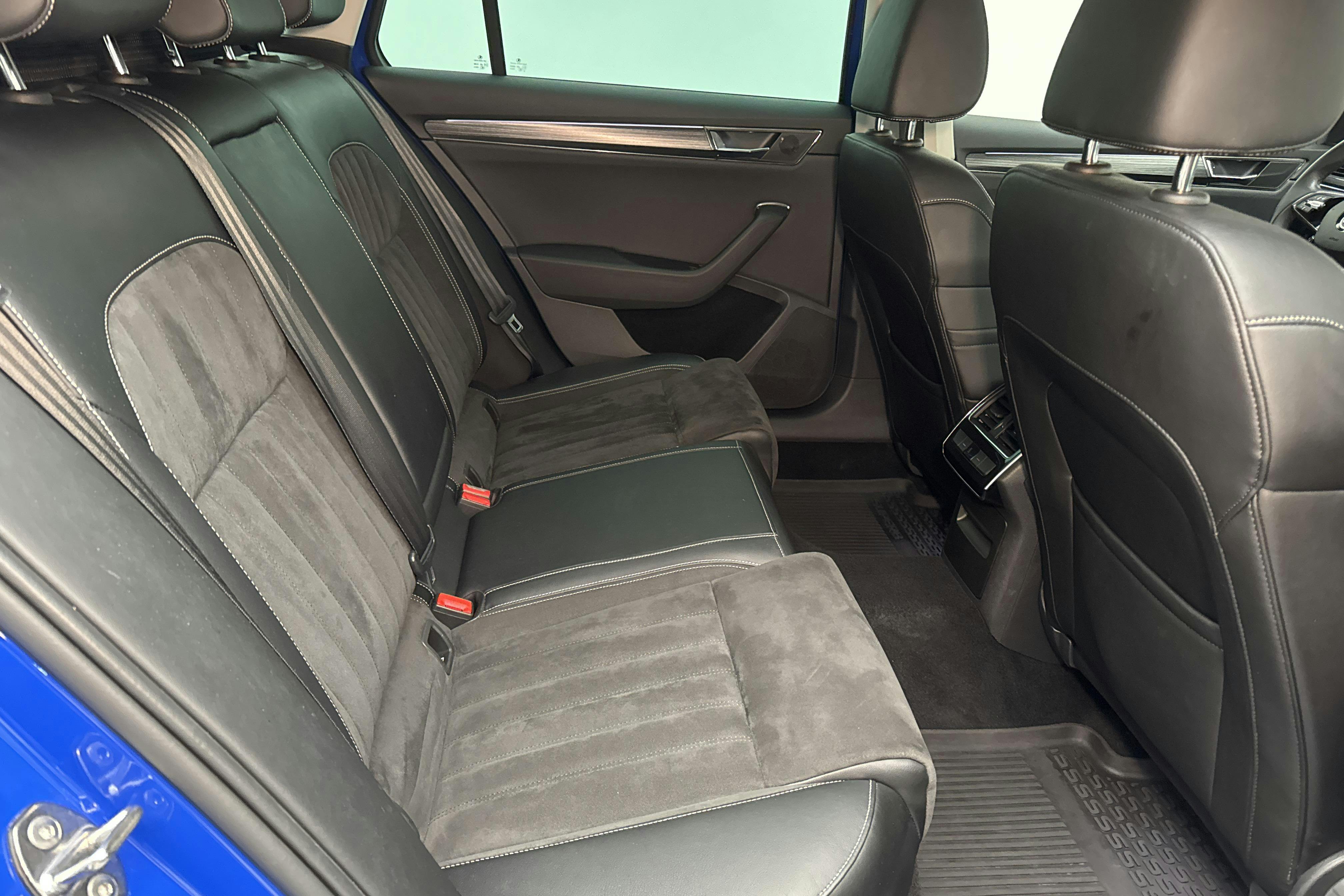 Skoda Superb 1.4 TSI PHEV Kombi (218hk) - 6 994 mil - Automat - blå - 2022