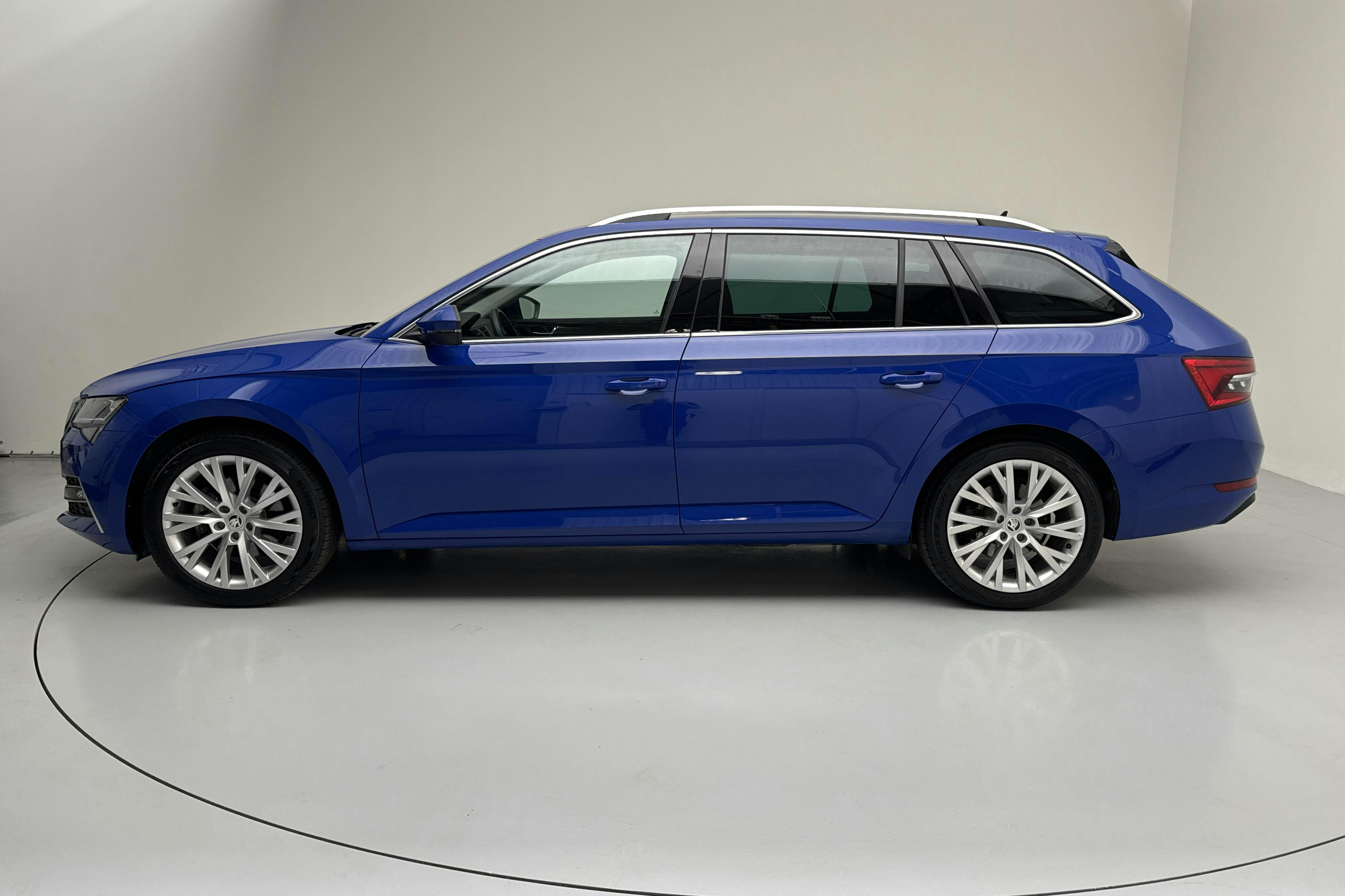 Skoda Superb 1.4 TSI PHEV Kombi (218hk) - 6 994 mil - Automat - blå - 2022