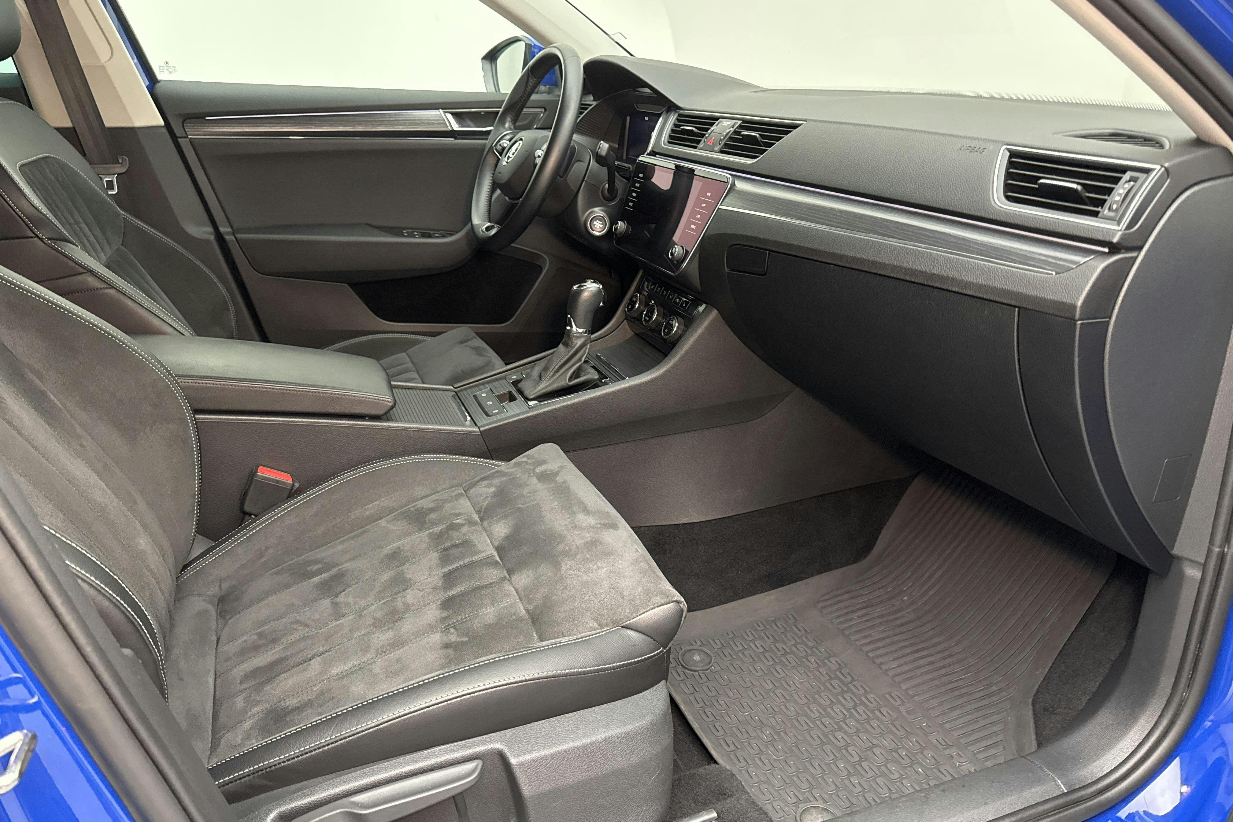 Skoda Superb 1.4 TSI PHEV Kombi (218hk) - 6 994 mil - Automat - blå - 2022