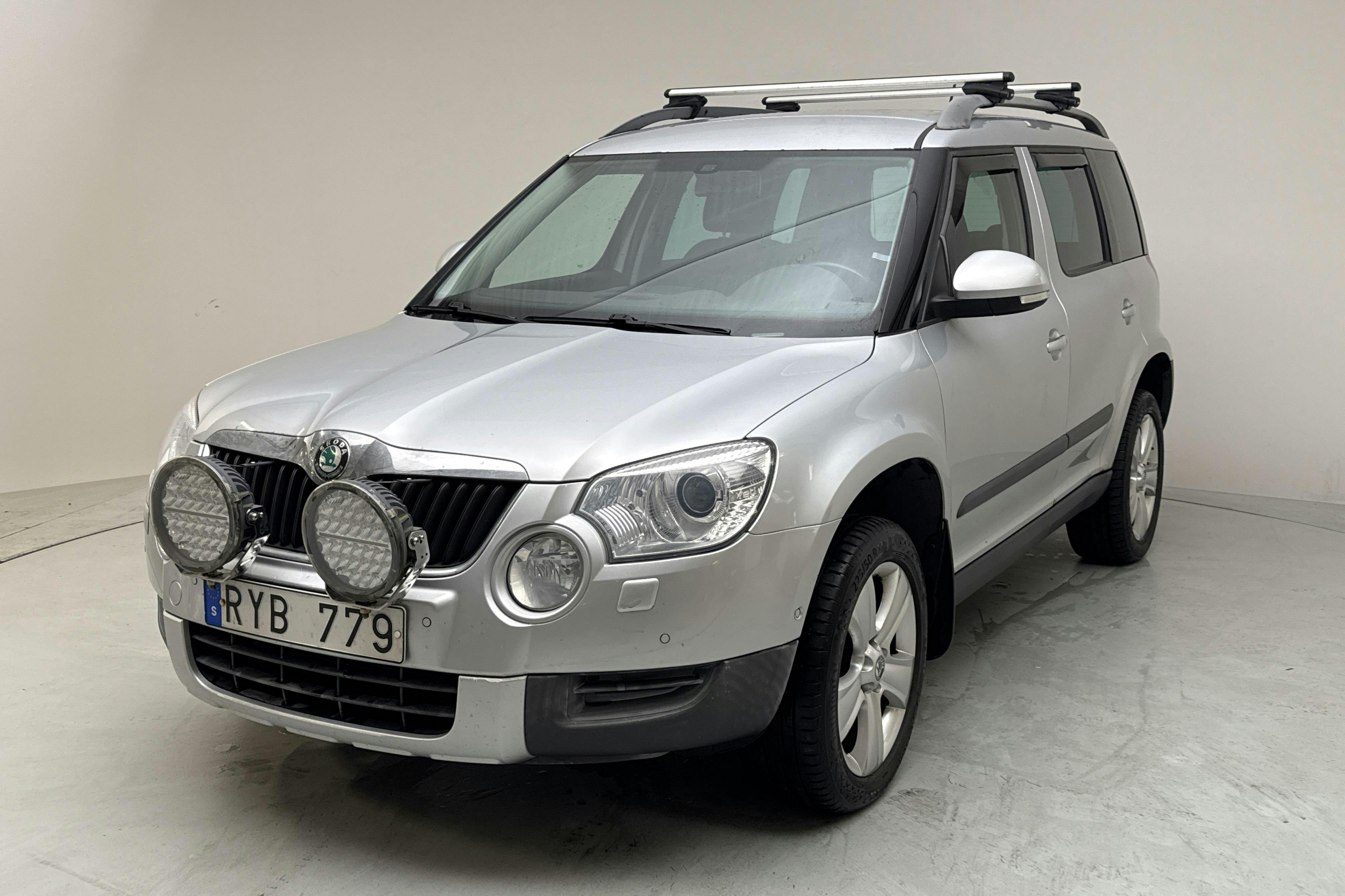 Skoda Yeti 2.0 TDI CR 4X4 (140hk) - 16 678 mil - Automat - silver - 2011