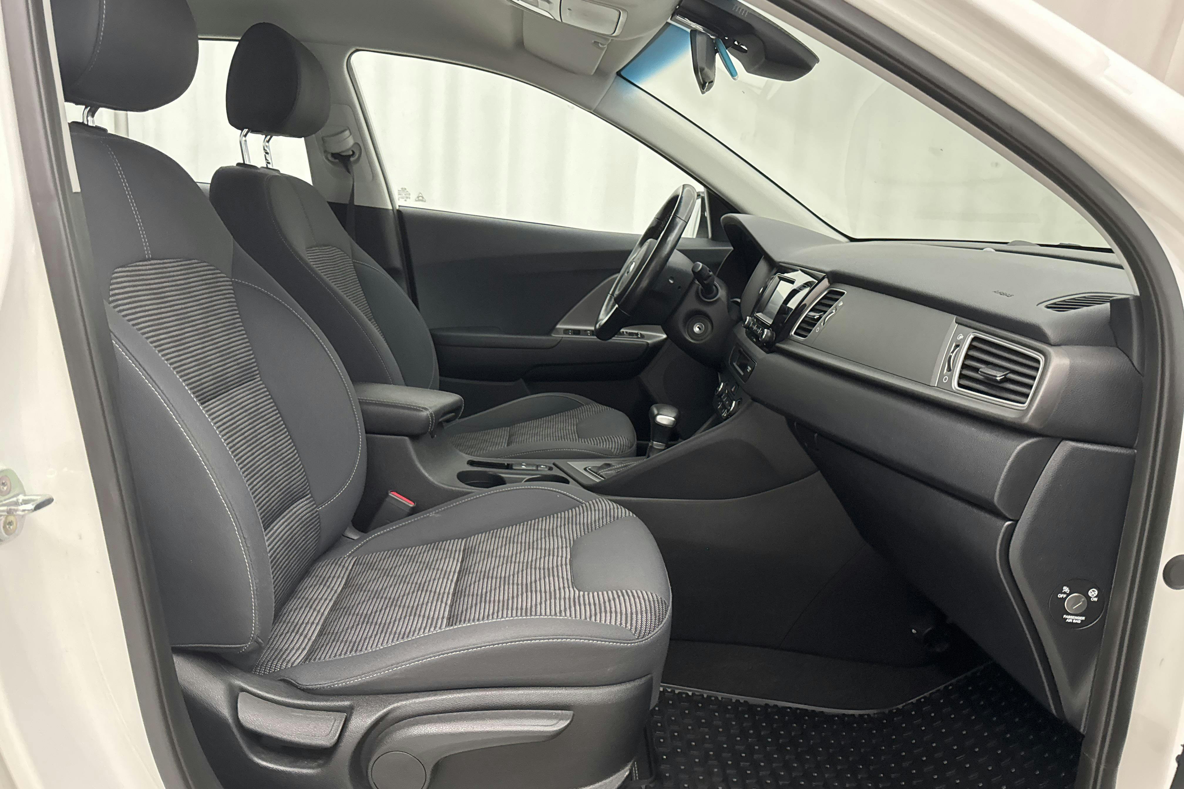 KIA Niro Plug-in Hybrid 1.6 (141hk) - 12 884 mil - Automat - vit - 2018