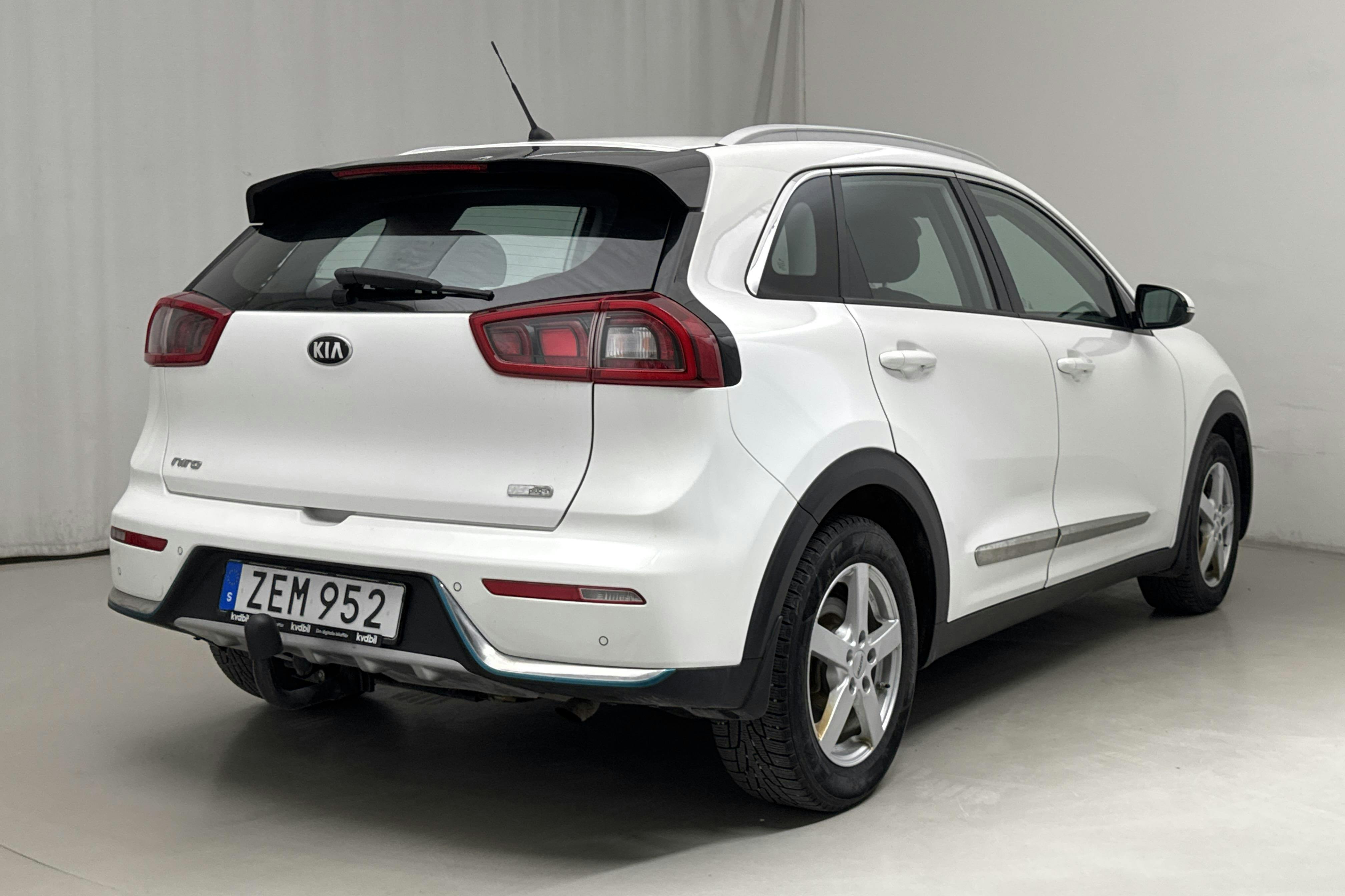 KIA Niro Plug-in Hybrid 1.6 (141hk) - 12 884 mil - Automat - vit - 2018