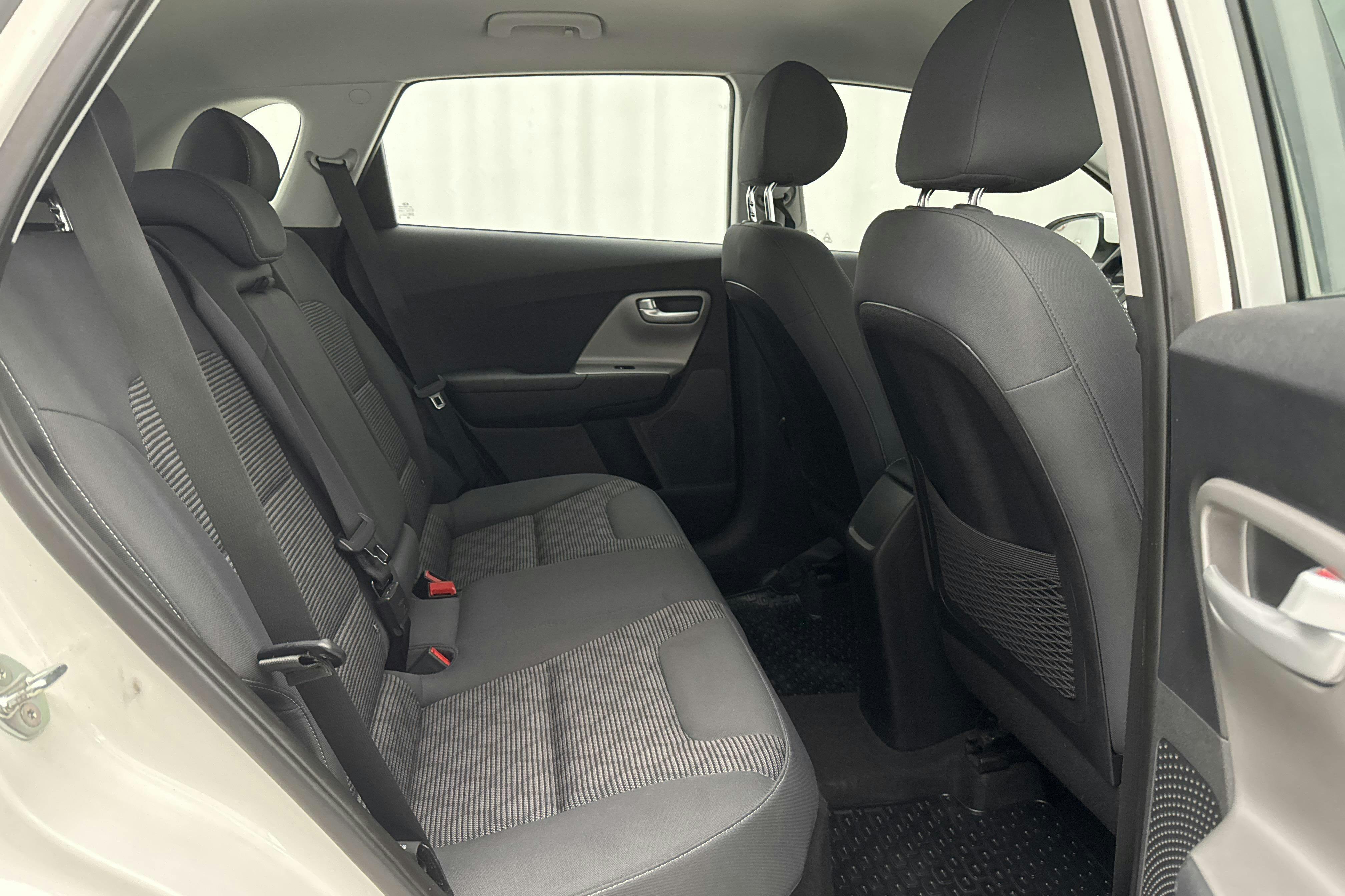 KIA Niro Plug-in Hybrid 1.6 (141hk) - 12 884 mil - Automat - vit - 2018