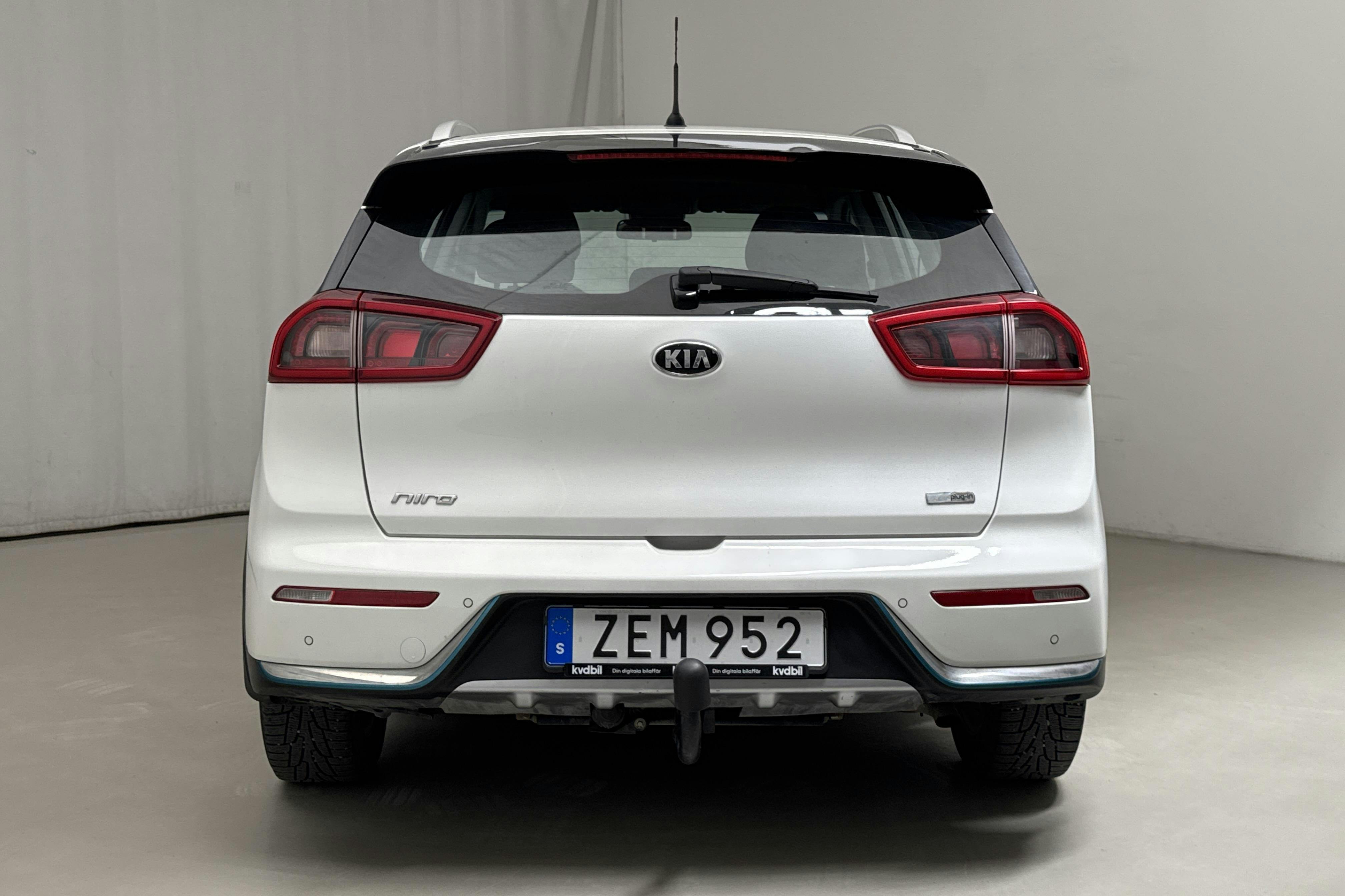 KIA Niro Plug-in Hybrid 1.6 (141hk) - 12 884 mil - Automat - vit - 2018
