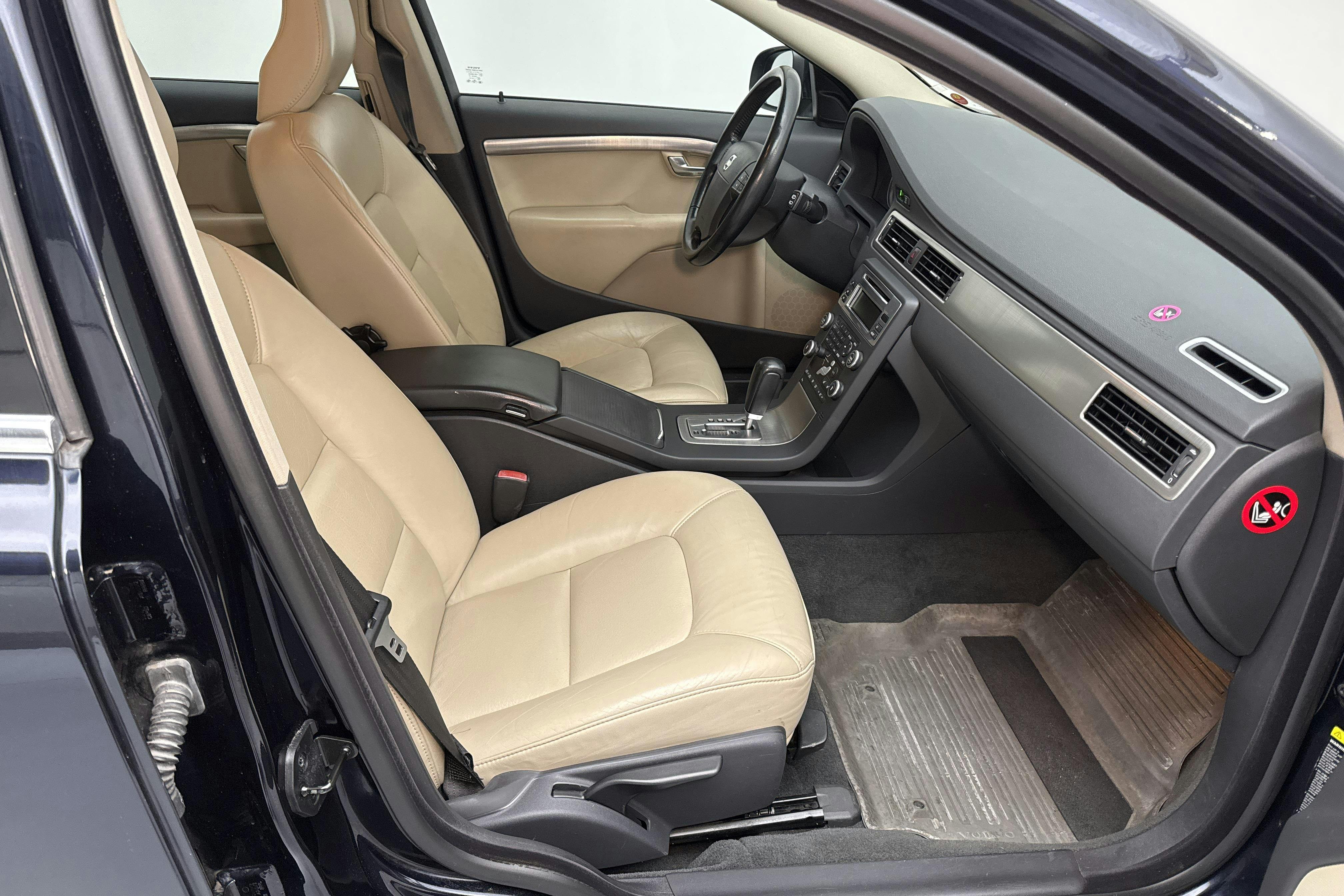 Volvo V70 II 2.5FT (200hk) - 18 687 mil - Automat - Dark Blue - 2009