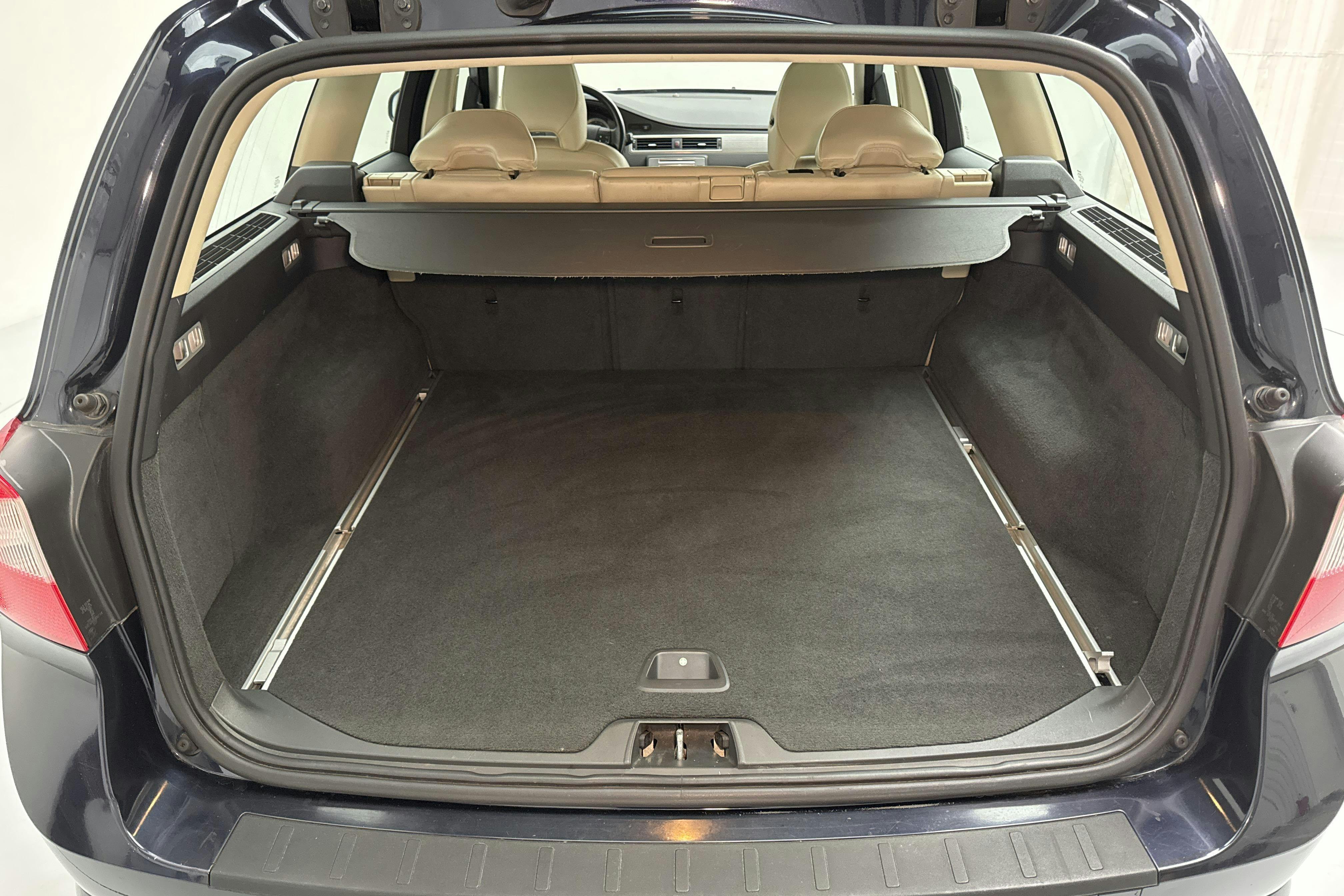 Volvo V70 II 2.5FT (200hk) - 18 687 mil - Automat - Dark Blue - 2009