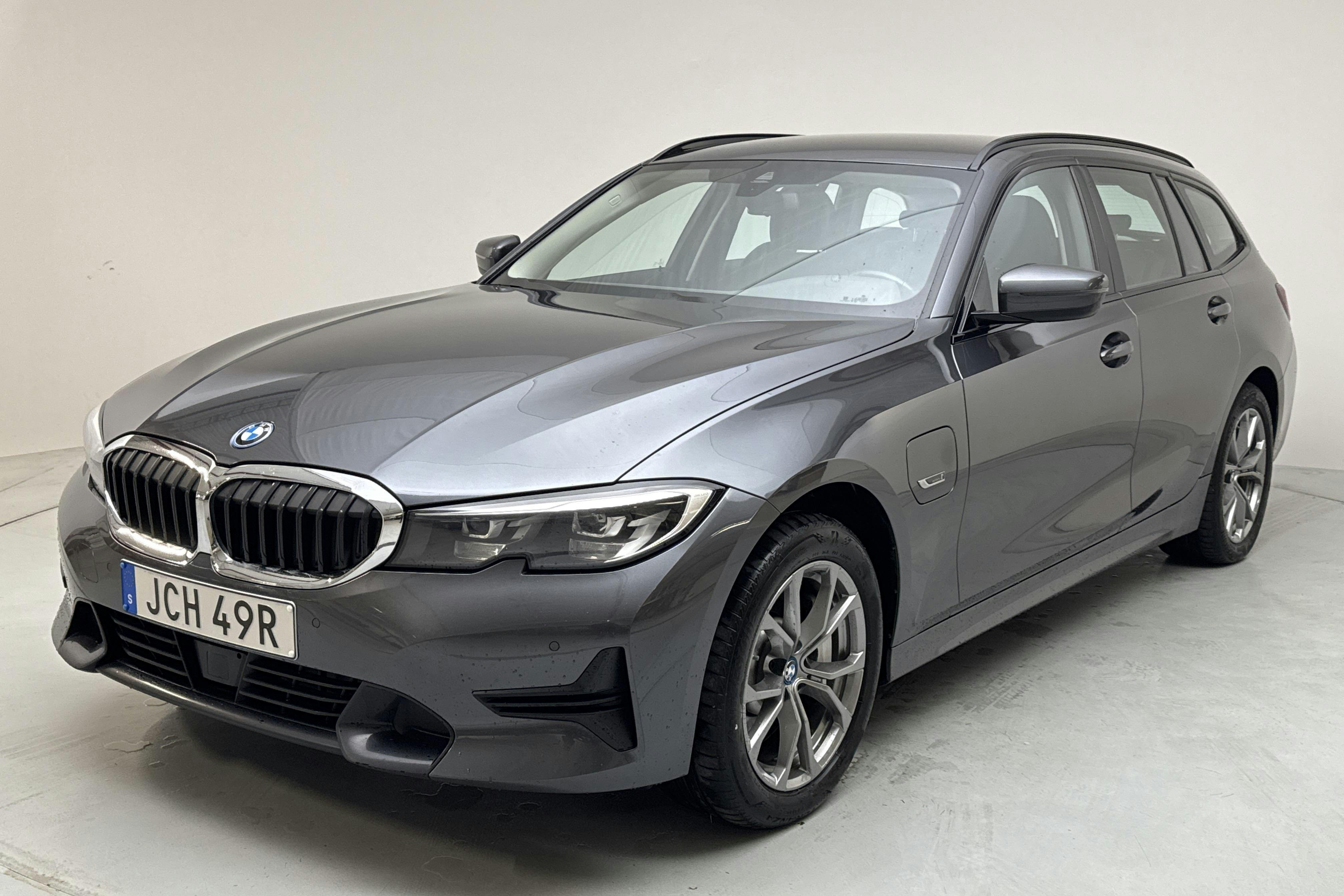 BMW 330e xDrive Touring, G21 (292hk) - 12 521 mil - Automat - grå - 2022