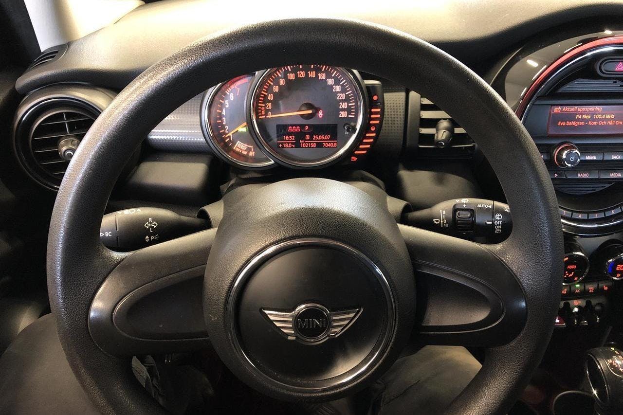 MINI One Hatch 5dr (102hk) - 10 215 mil - Automat - grön - 2016