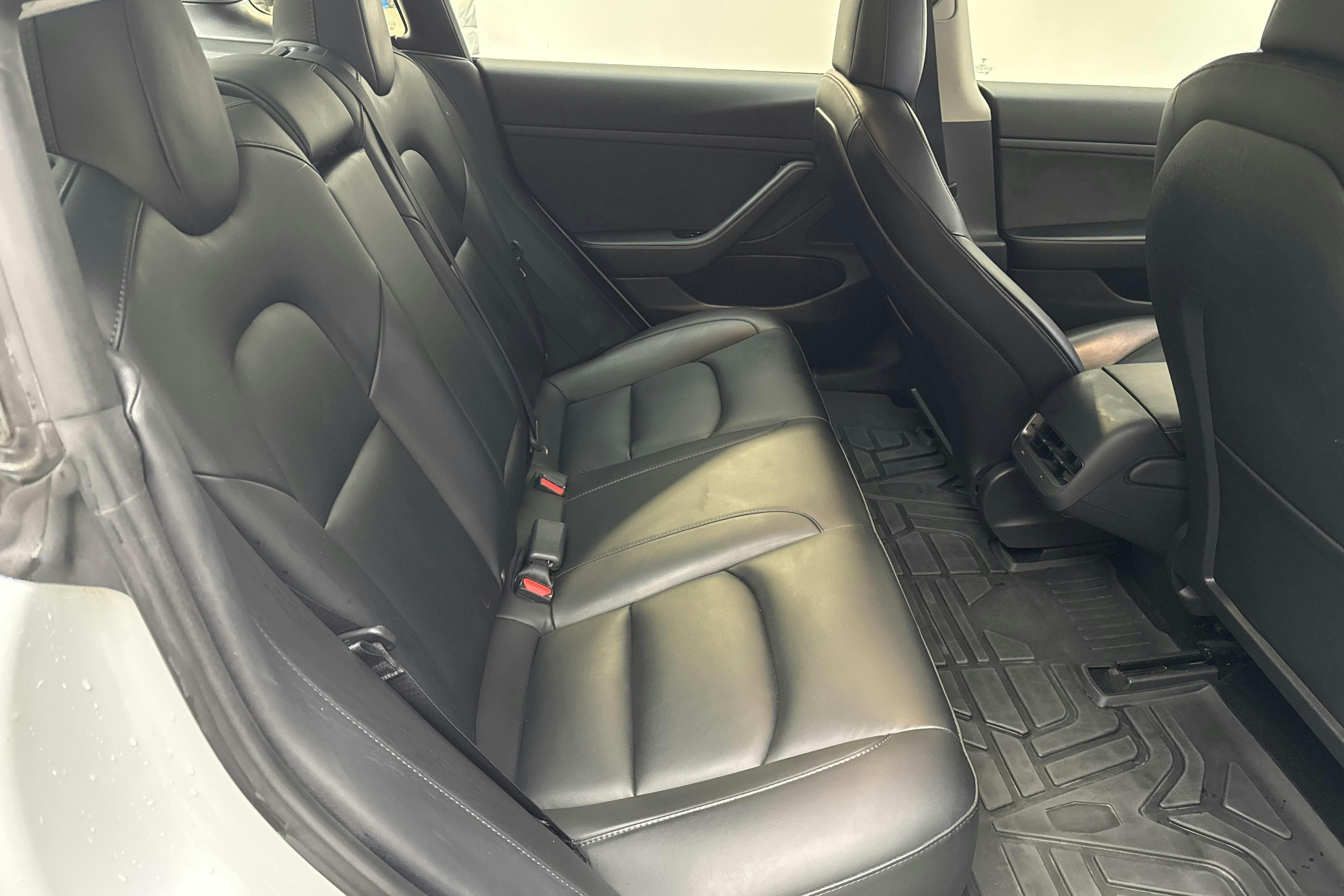 Tesla Model 3 Standard Range RWD - 17 404 mil - Automat - vit - 2020