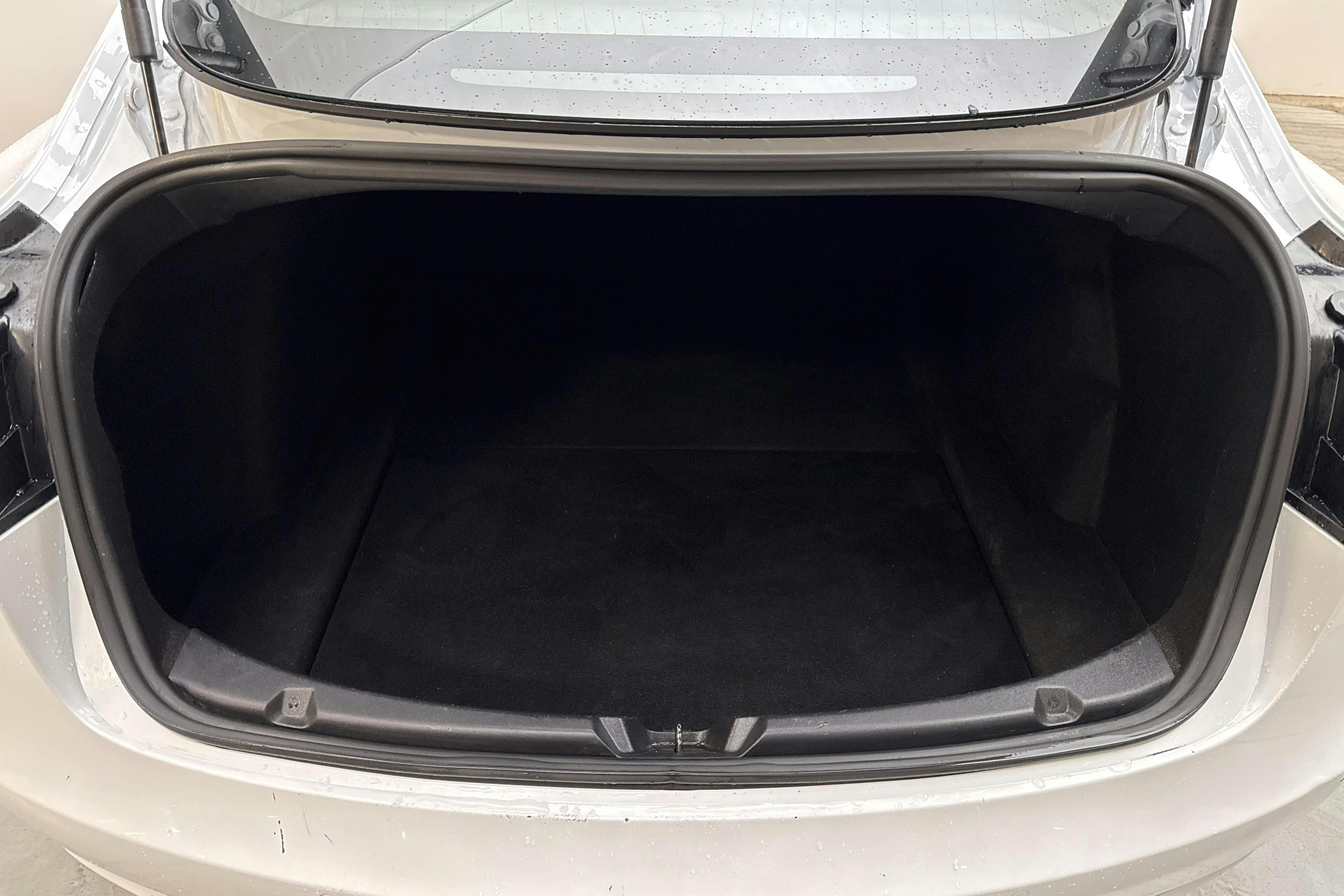 Tesla Model 3 Standard Range RWD - 17 404 mil - Automat - vit - 2020