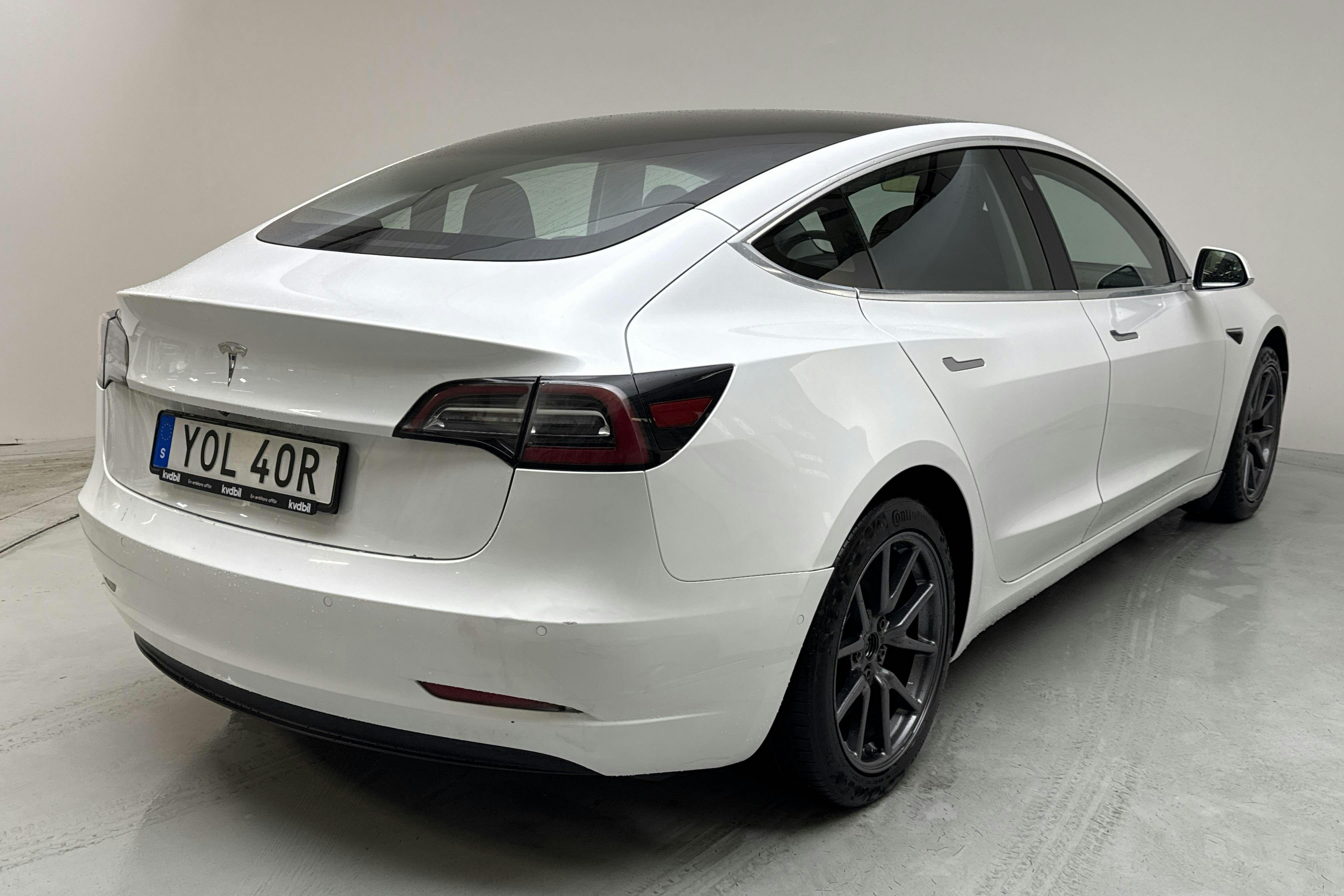 Tesla Model 3 Standard Range RWD - 17 404 mil - Automat - vit - 2020