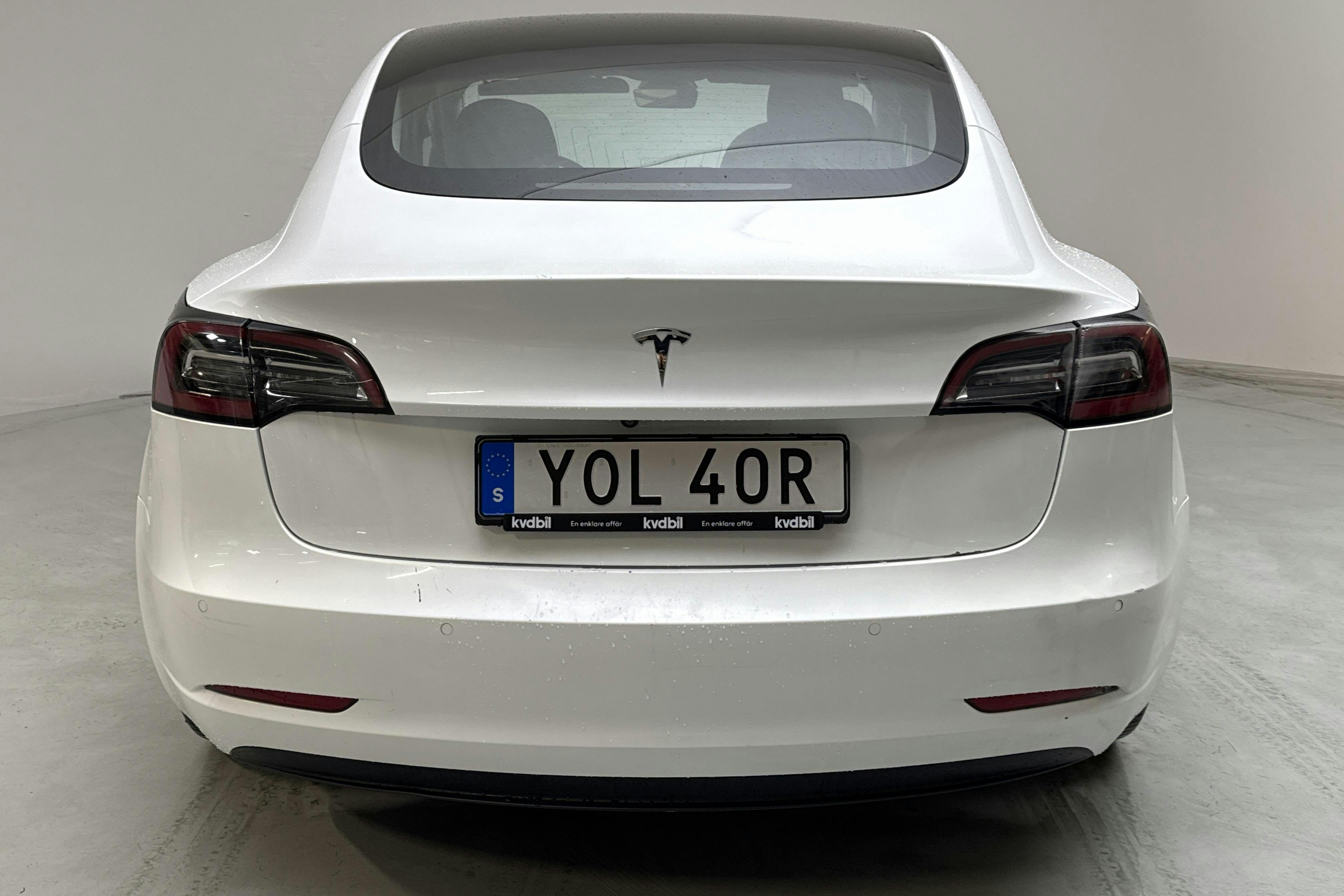 Tesla Model 3 Standard Range RWD - 17 404 mil - Automat - vit - 2020