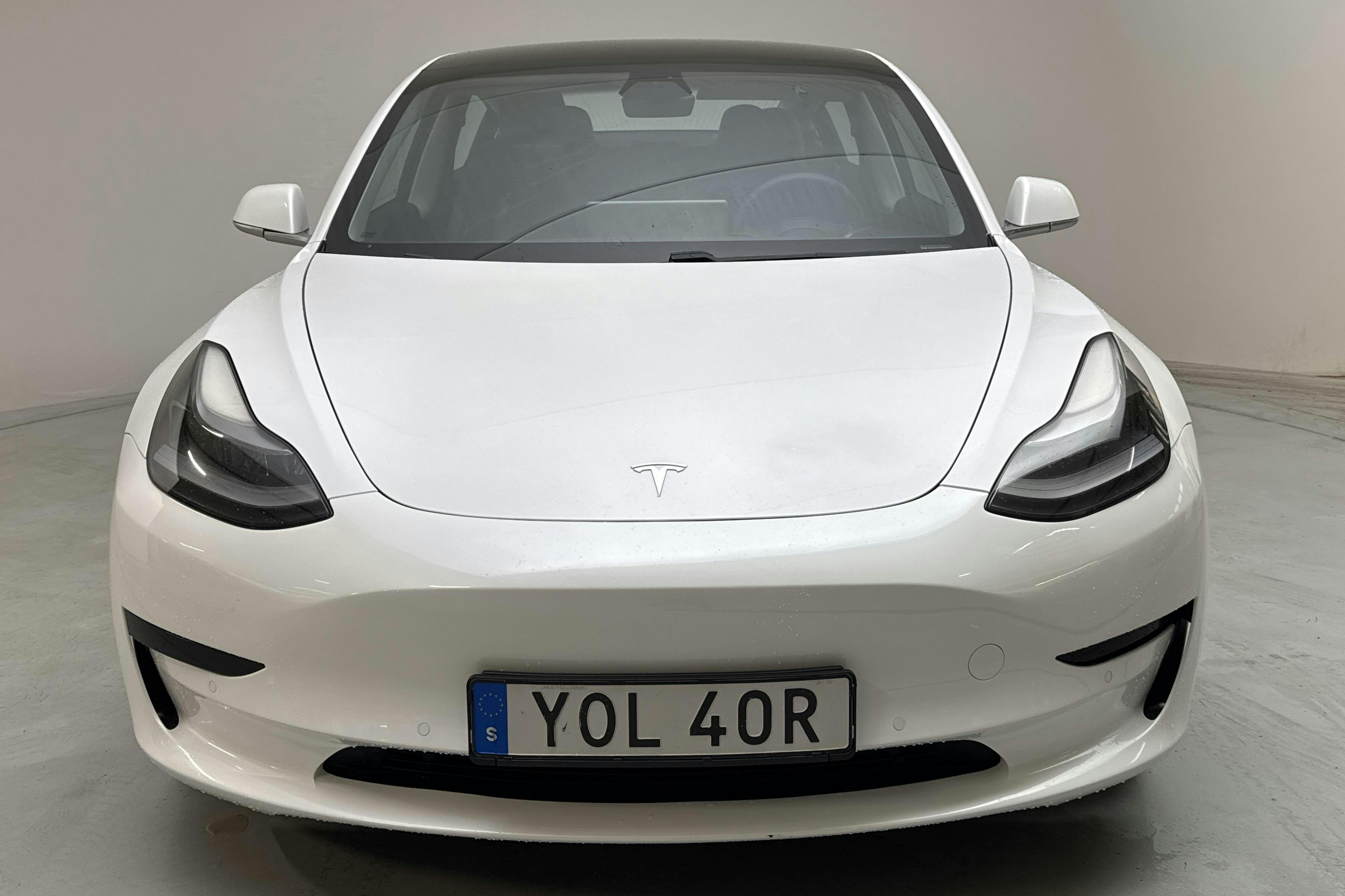 Tesla Model 3 Standard Range RWD - 17 404 mil - Automat - vit - 2020