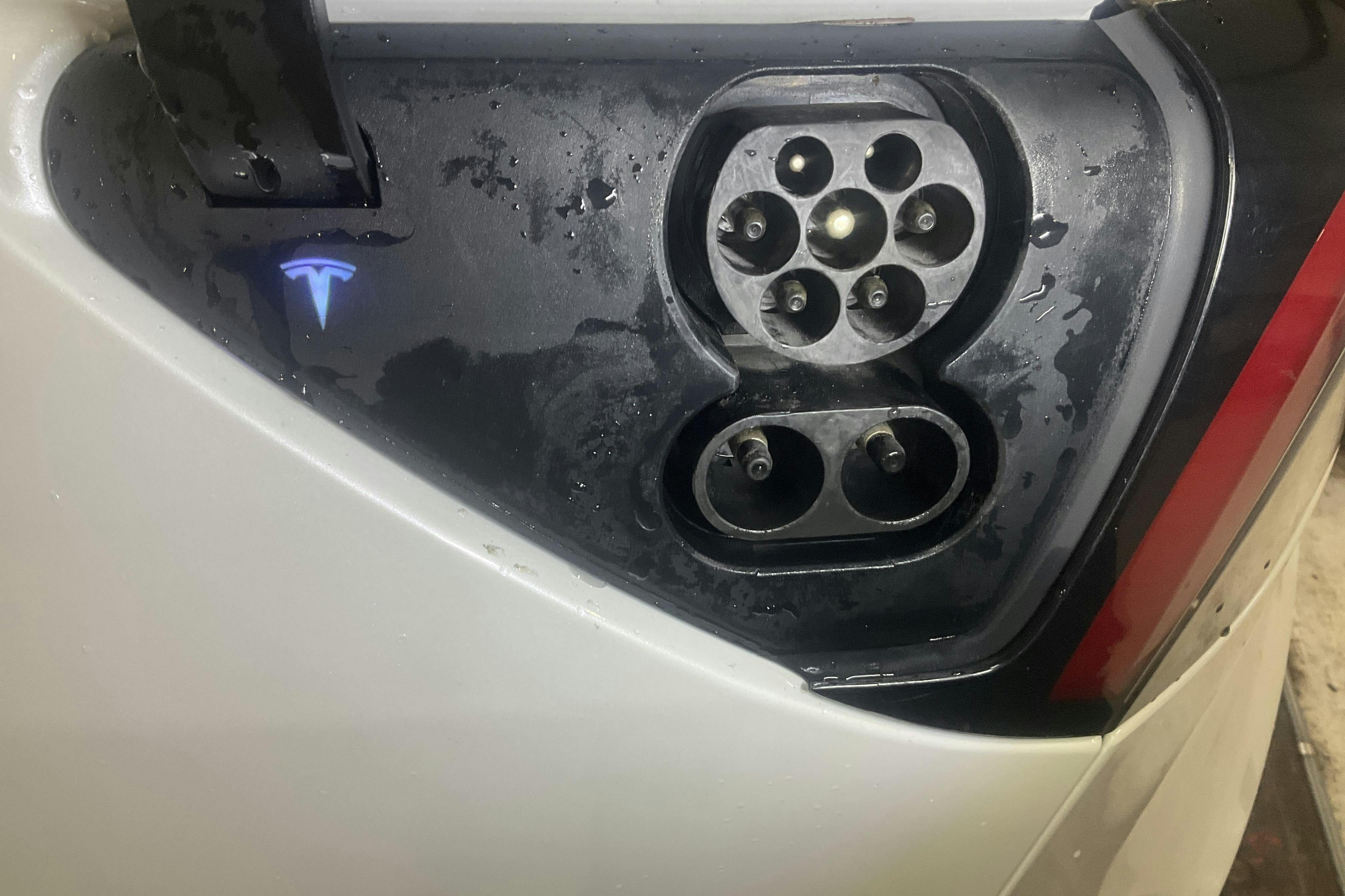 Tesla Model 3 Standard Range RWD - 17 404 mil - Automat - vit - 2020