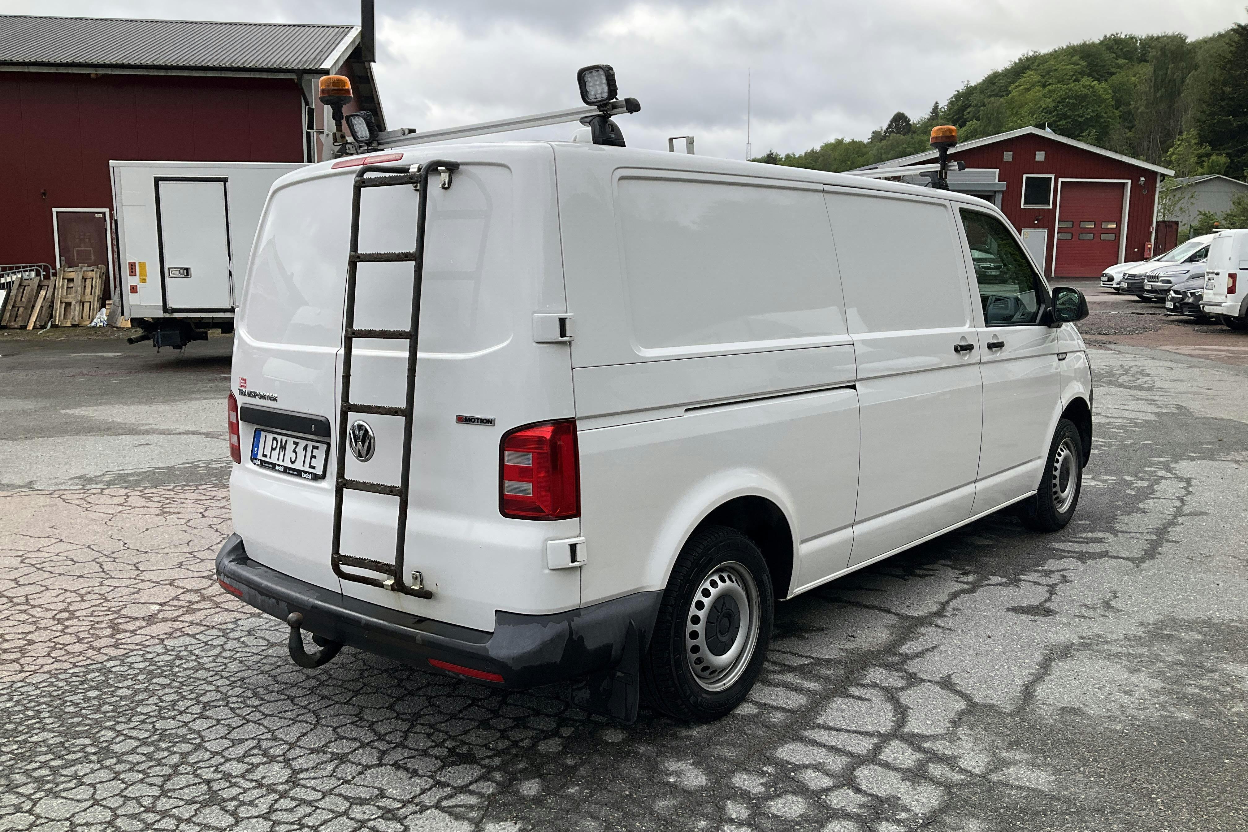 VW Transporter T6 2.0 TDI BMT Skåp 4MOTION (150hk) - 16 118 mil - Manuell - vit - 2019