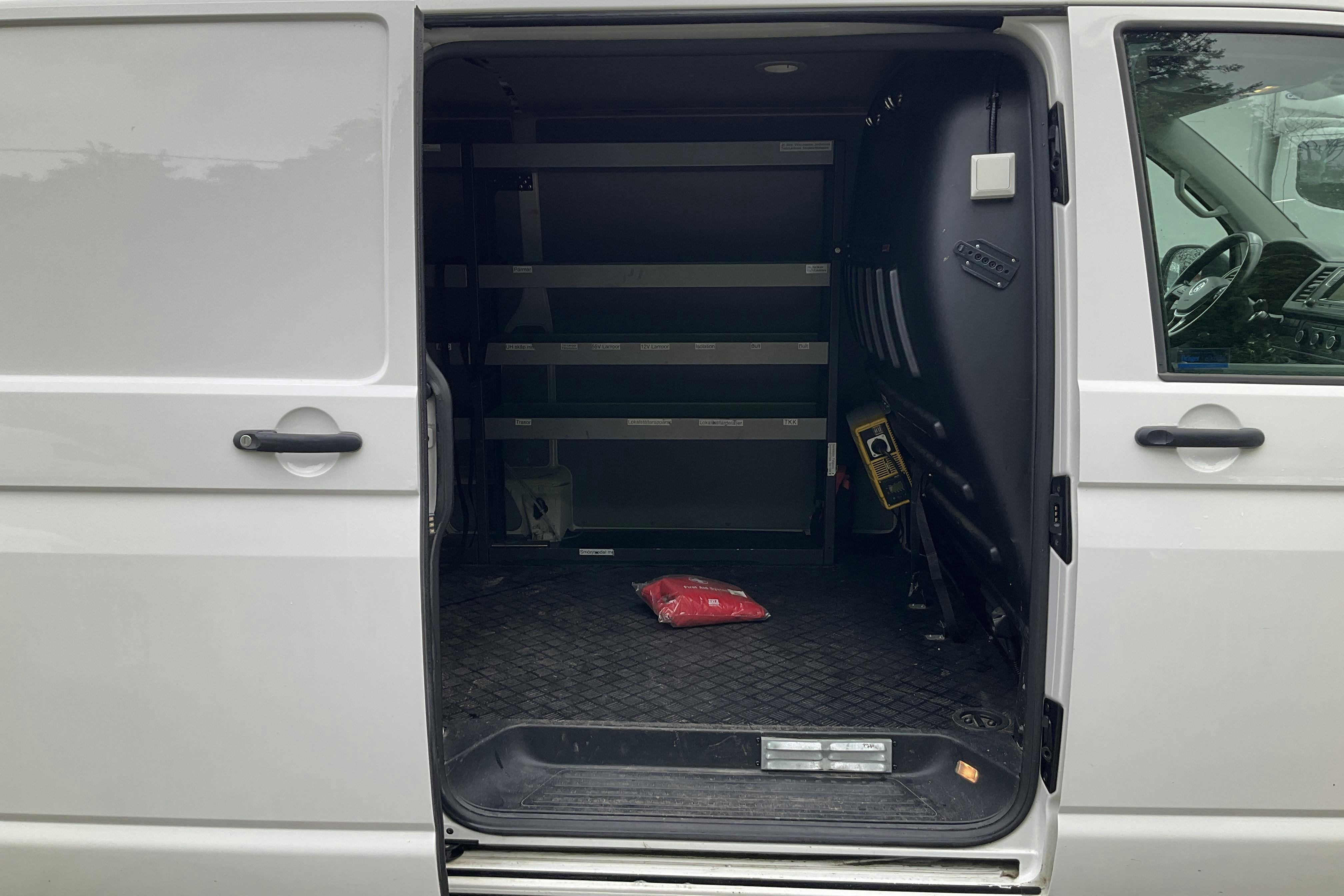 VW Transporter T6 2.0 TDI BMT Skåp 4MOTION (150hk) - 16 118 mil - Manuell - vit - 2019