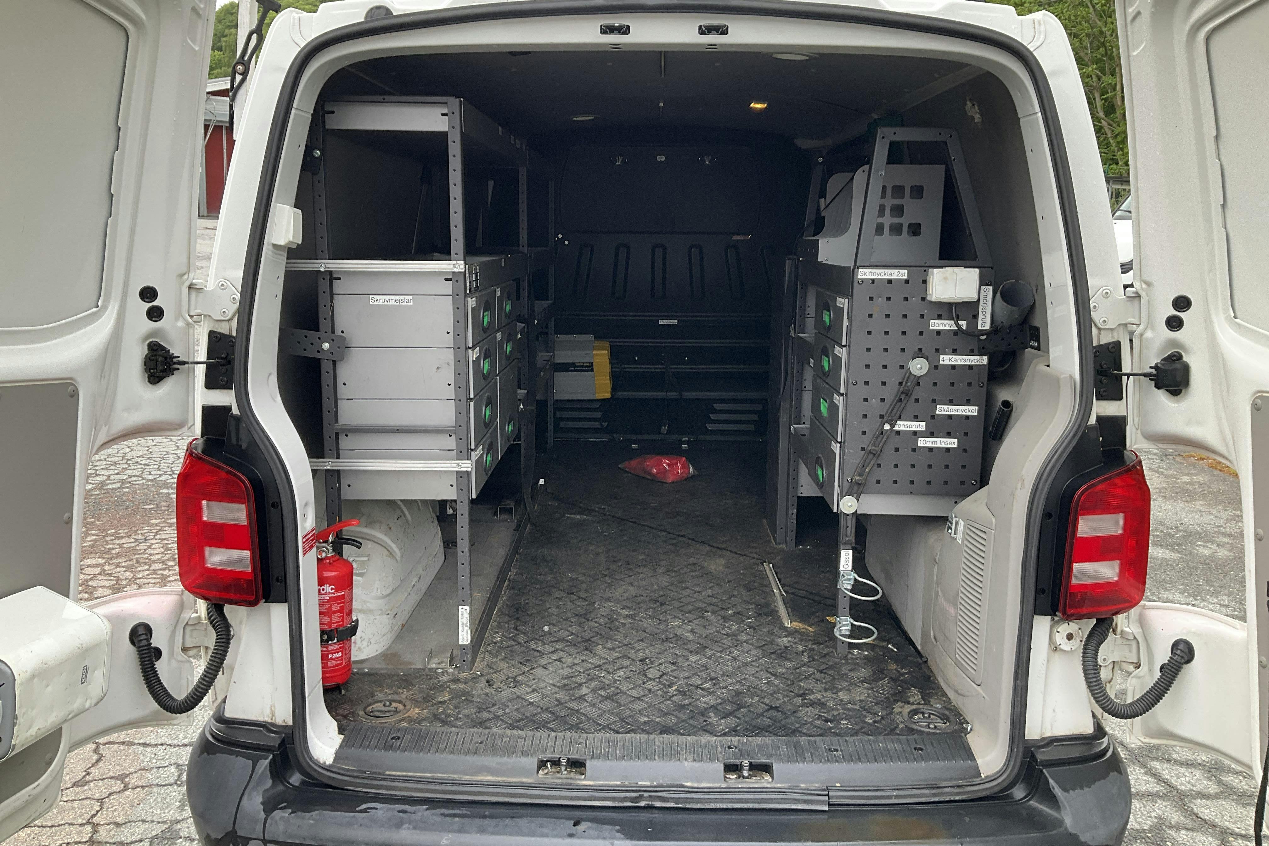 VW Transporter T6 2.0 TDI BMT Skåp 4MOTION (150hk) - 16 118 mil - Manuell - vit - 2019
