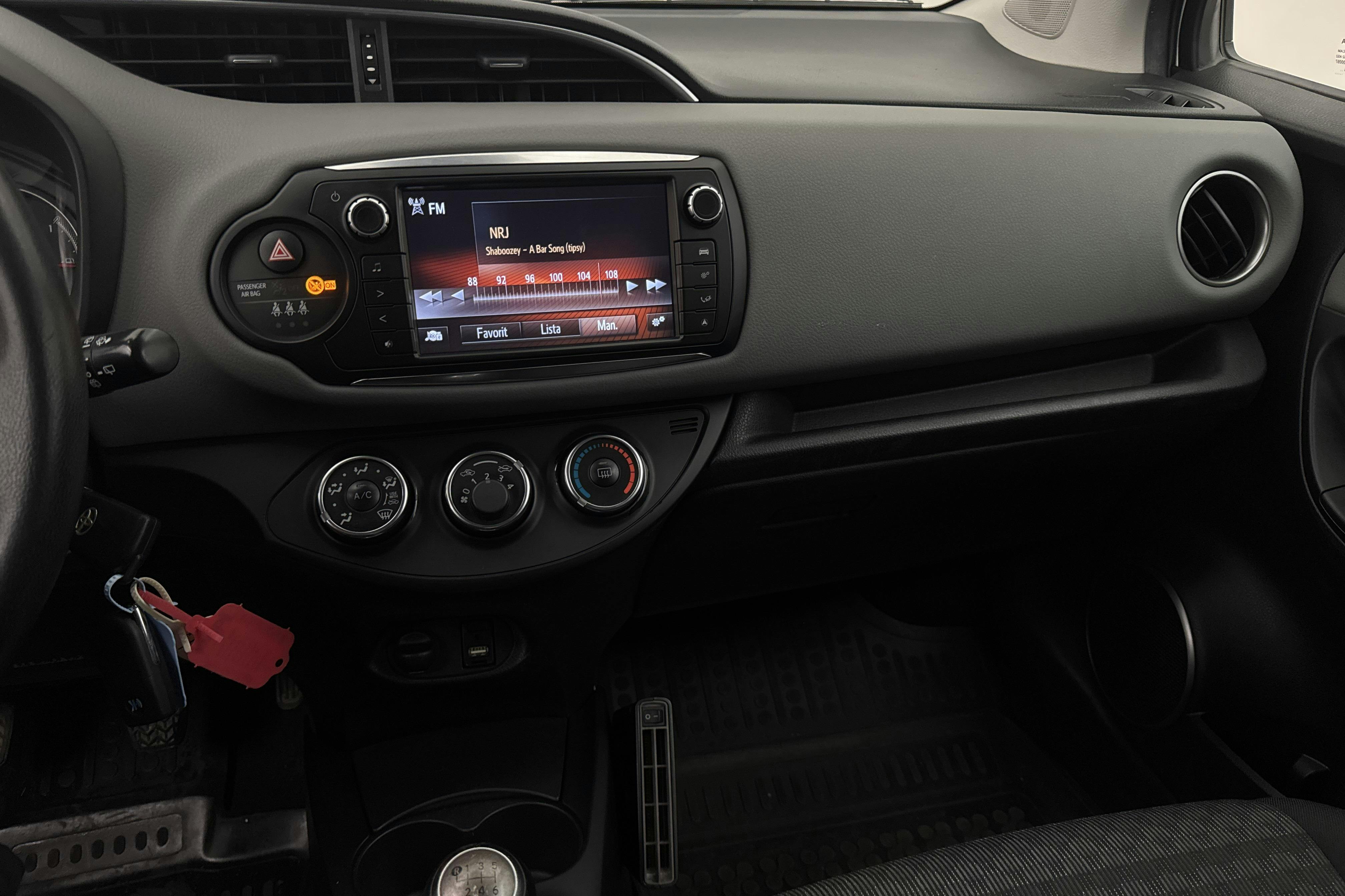 Toyota Yaris 1.33 5dr (100hk) - 109 880 km - Manual - silver - 2016