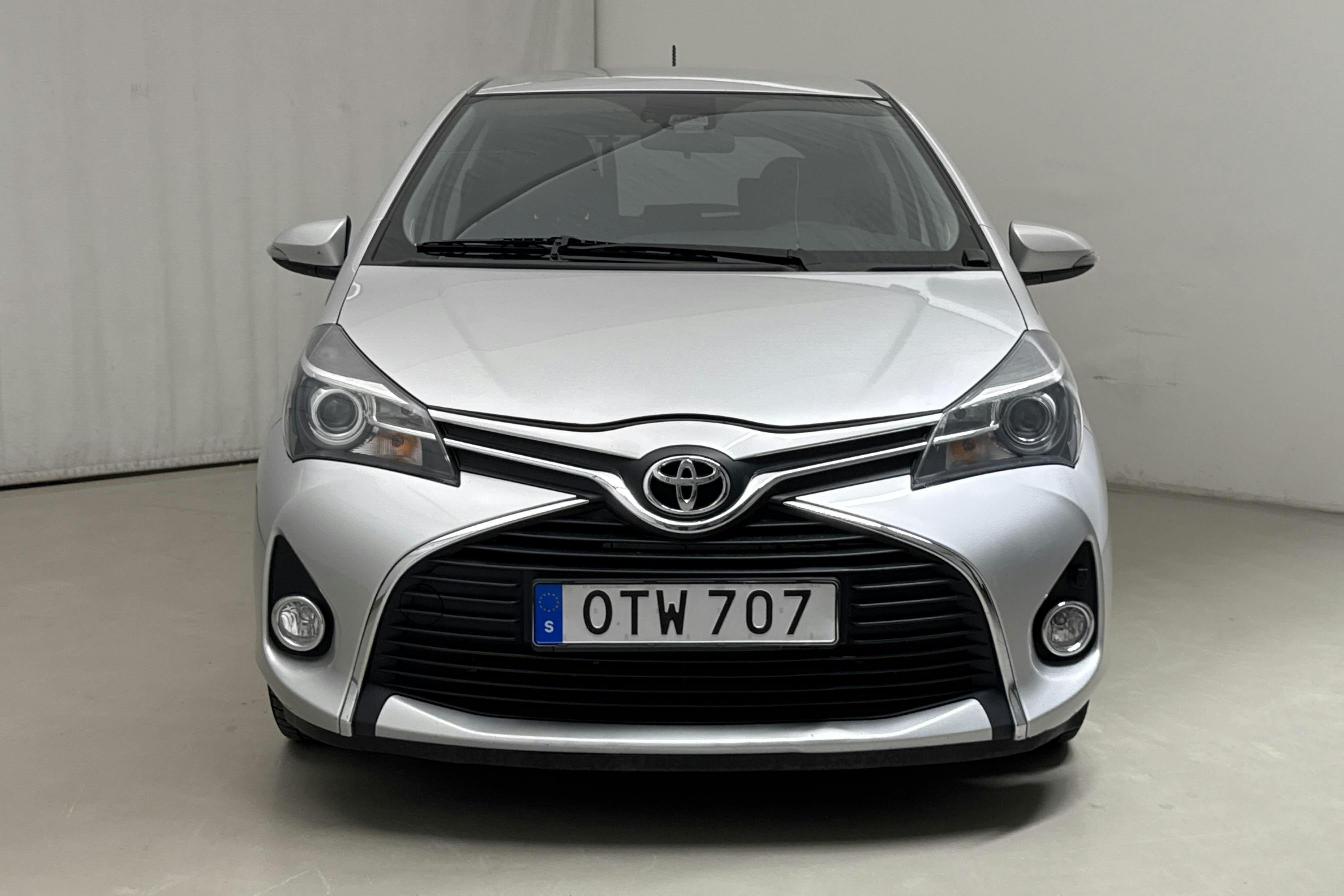 Toyota Yaris 1.33 5dr (100hk) - 109 880 km - Manual - silver - 2016