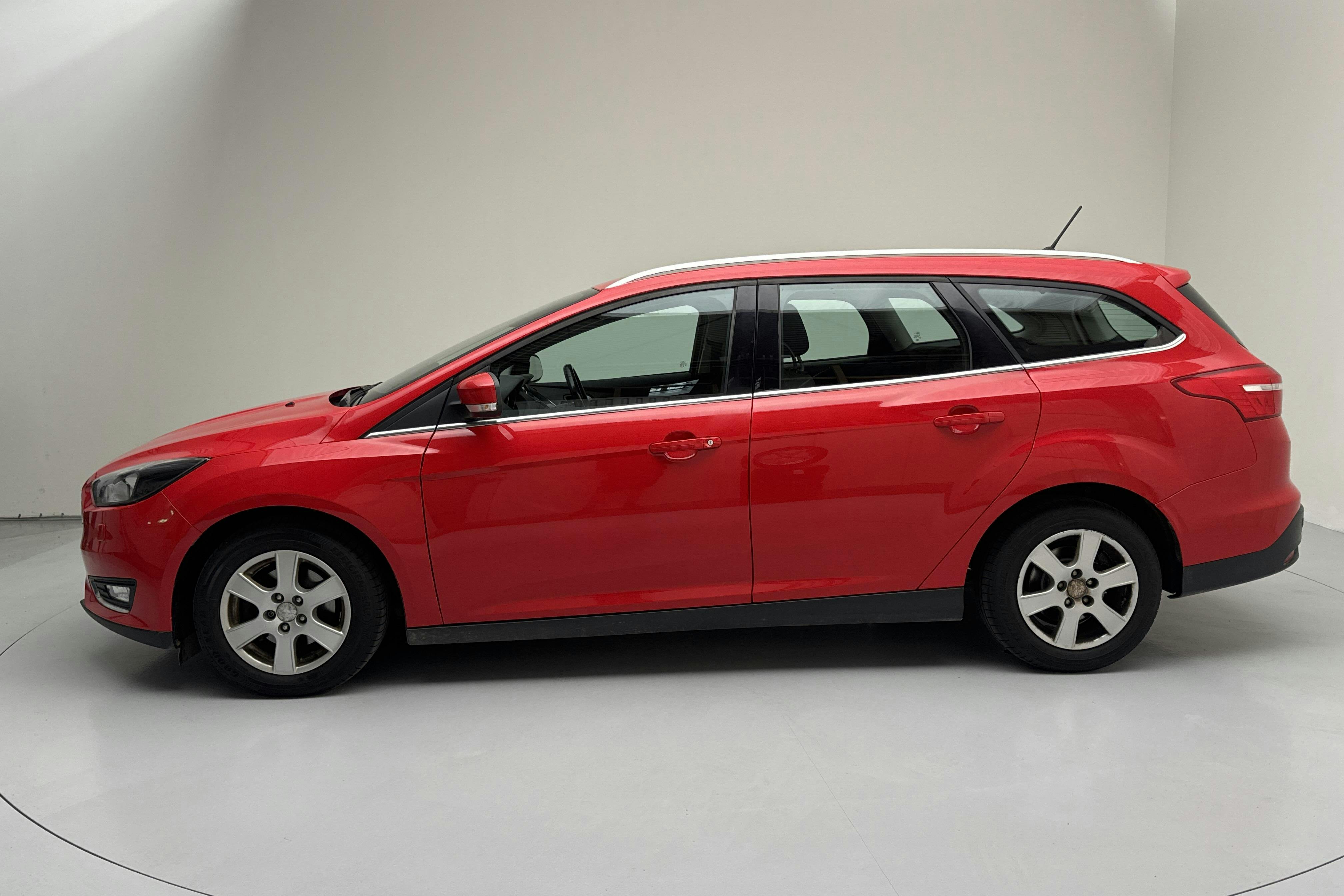 Ford Focus 1.0 EcoBoost Kombi (125hk) - 11 934 mil - Automat - röd - 2018