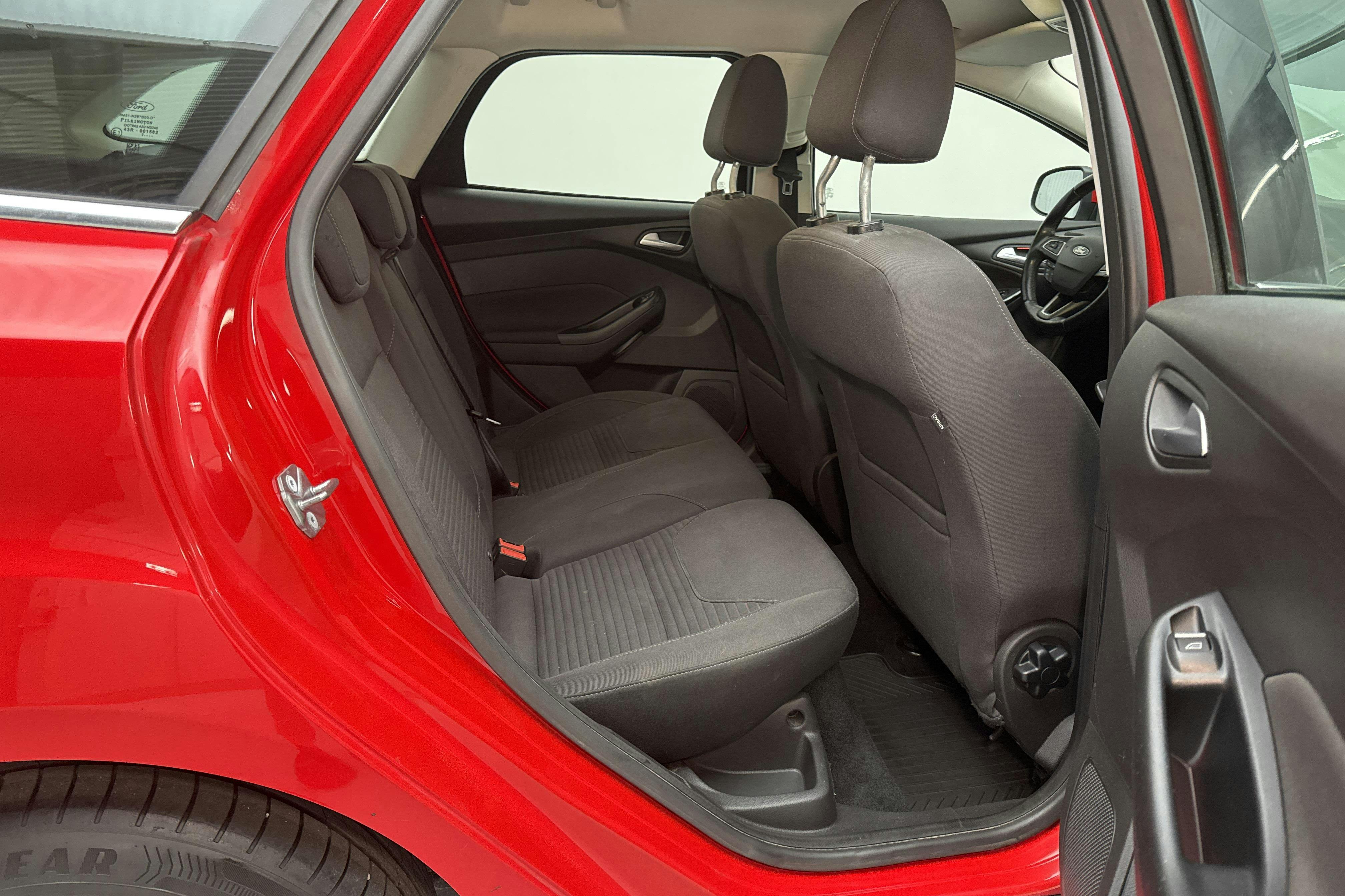 Ford Focus 1.0 EcoBoost Kombi (125hk) - 11 934 mil - Automat - röd - 2018