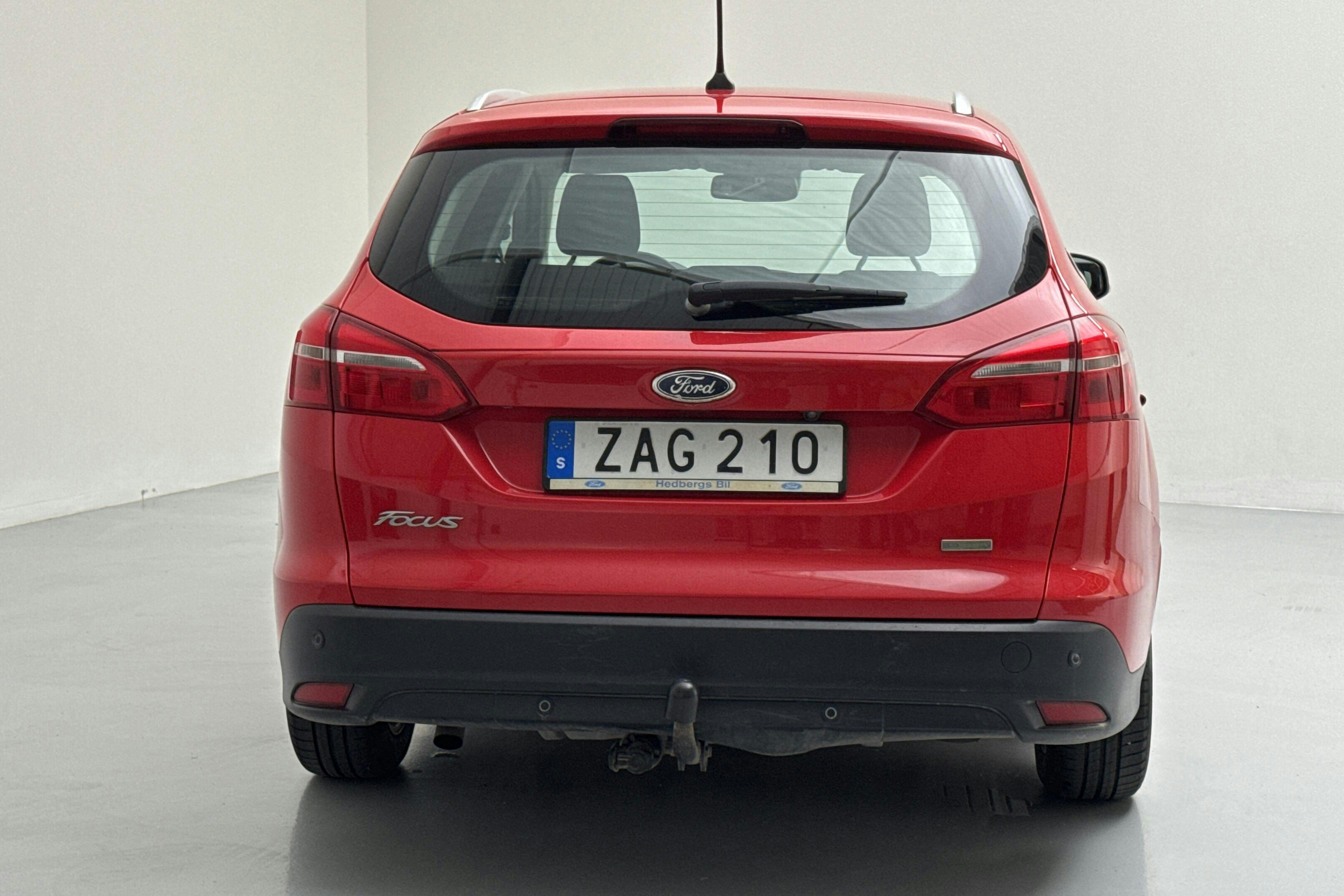Ford Focus 1.0 EcoBoost Kombi (125hk) - 11 934 mil - Automat - röd - 2018
