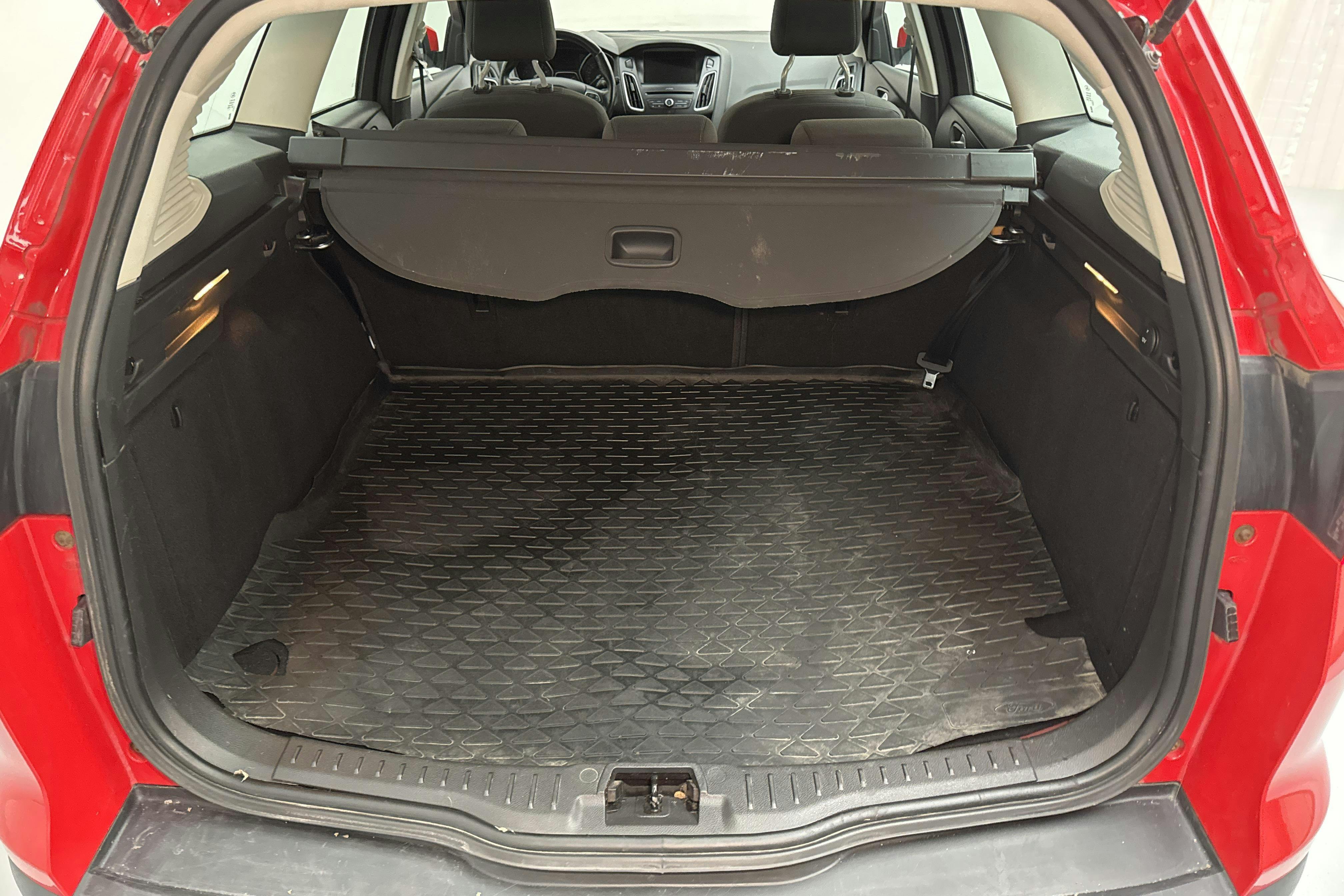 Ford Focus 1.0 EcoBoost Kombi (125hk) - 11 934 mil - Automat - röd - 2018