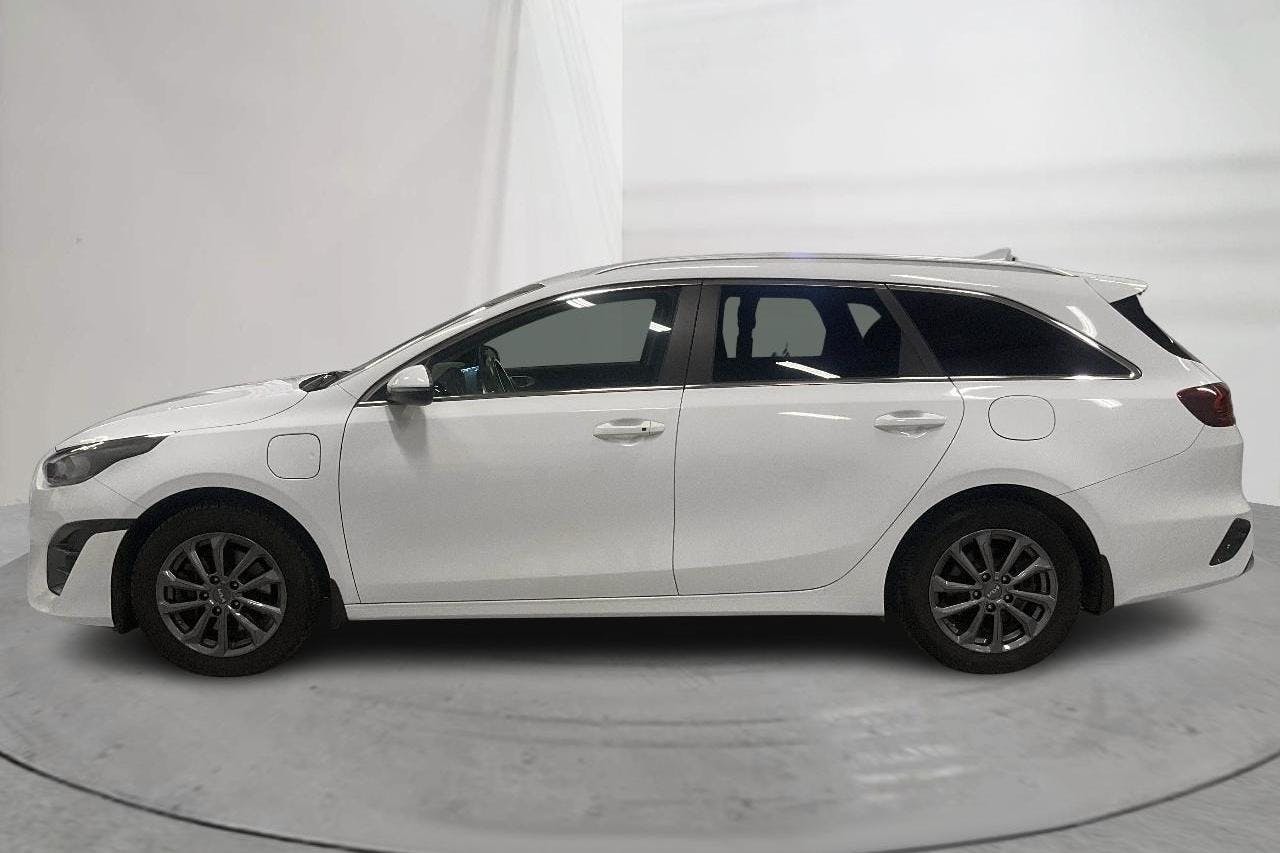KIA Ceed 1.6 Plug-in Hybrid SW (141hk) - 3 328 mil - Automat - vit - 2022