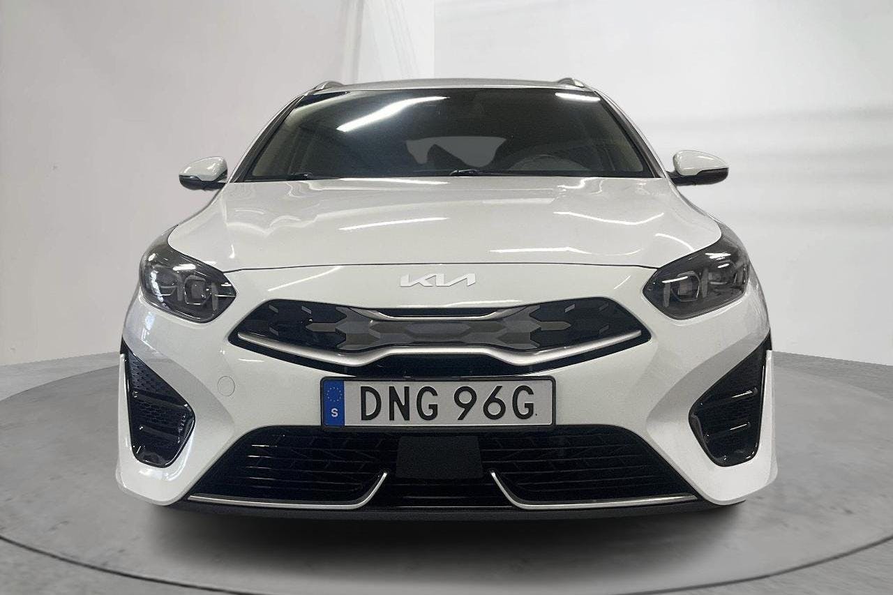 KIA Ceed 1.6 Plug-in Hybrid SW (141hk) - 3 328 mil - Automat - vit - 2022