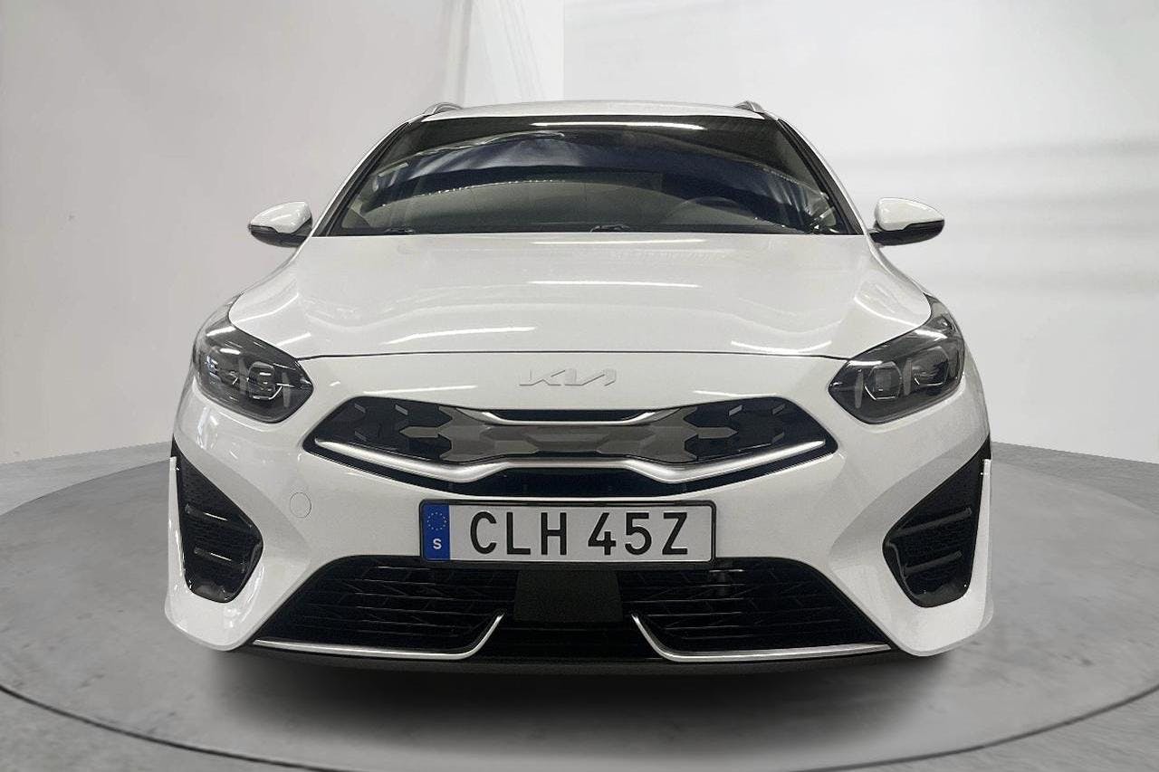 KIA Ceed 1.6 Plug-in Hybrid SW (141hk) - 3 194 mil - Automat - vit - 2022