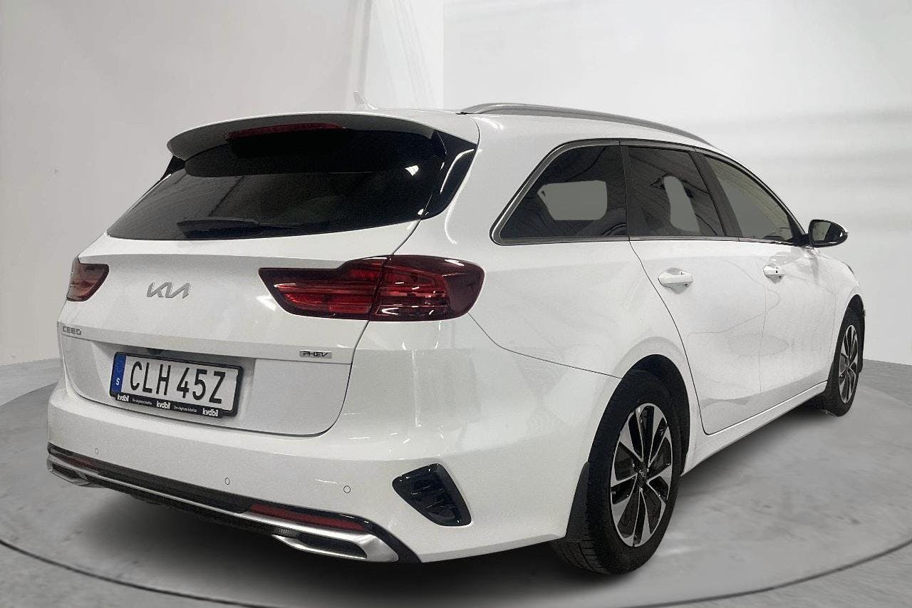 KIA Ceed 1.6 Plug-in Hybrid SW (141hk) - 3 194 mil - Automat - vit - 2022