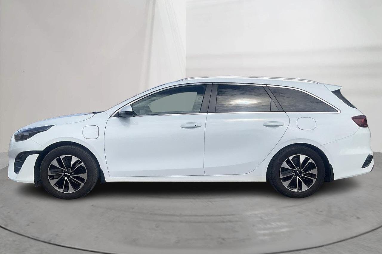 KIA Ceed 1.6 Plug-in Hybrid SW (141hk) - 3 194 mil - Automat - vit - 2022