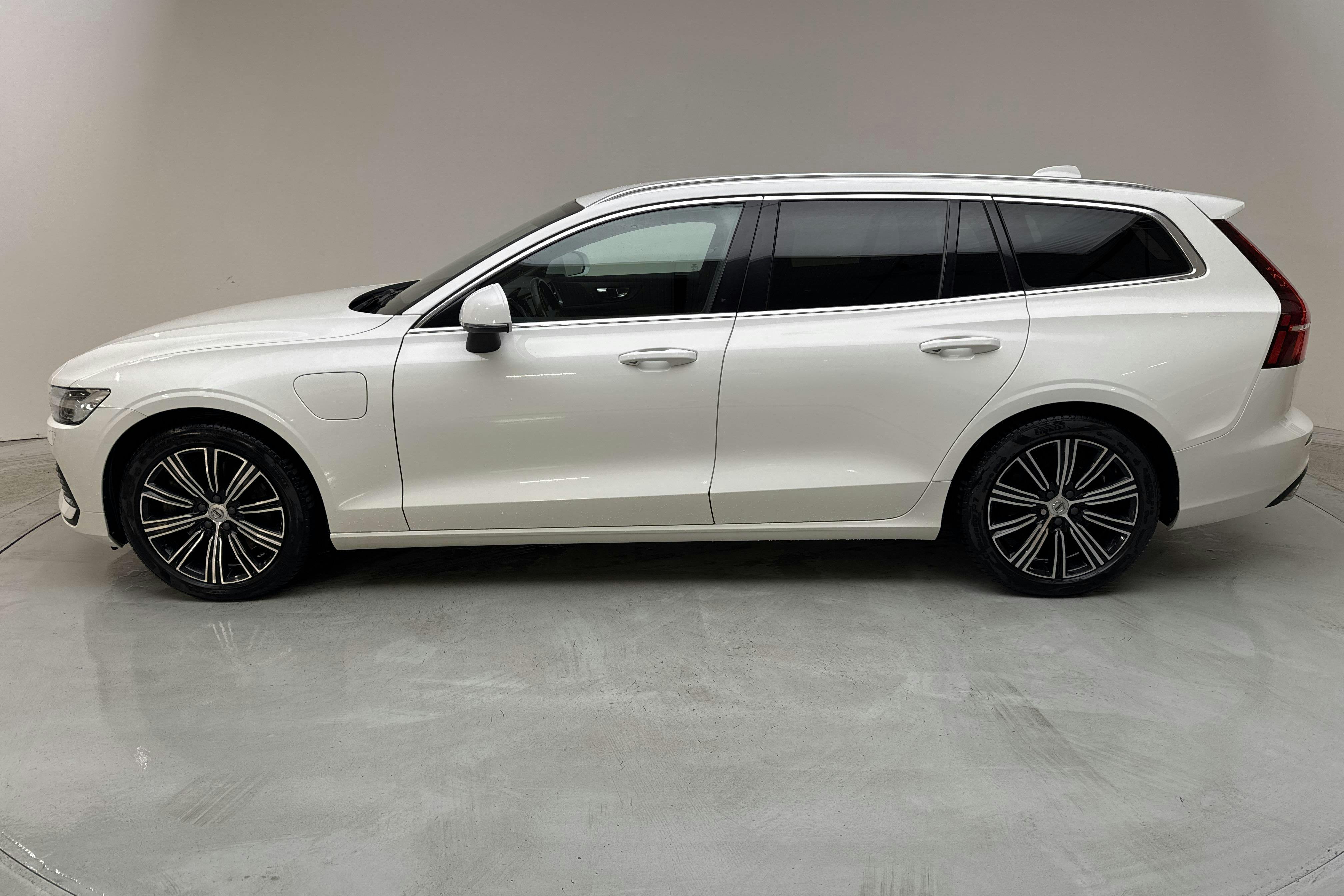 Volvo V60 T6 AWD Recharge (350hk) - 151 770 km - Automatic - white - 2022