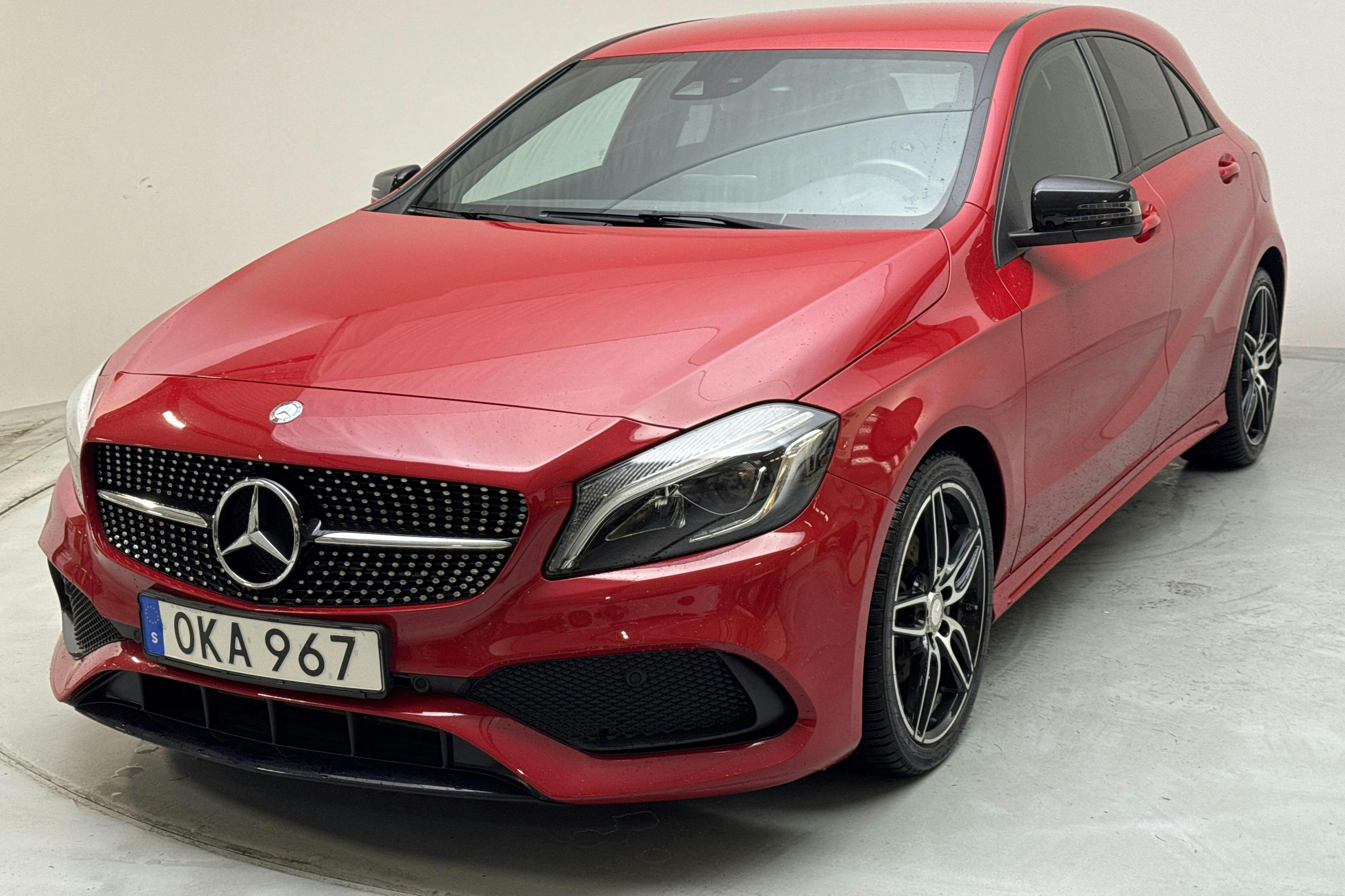 Mercedes A 200 5dr W176 (156hk) - 37 480 km - Manual - red - 2017