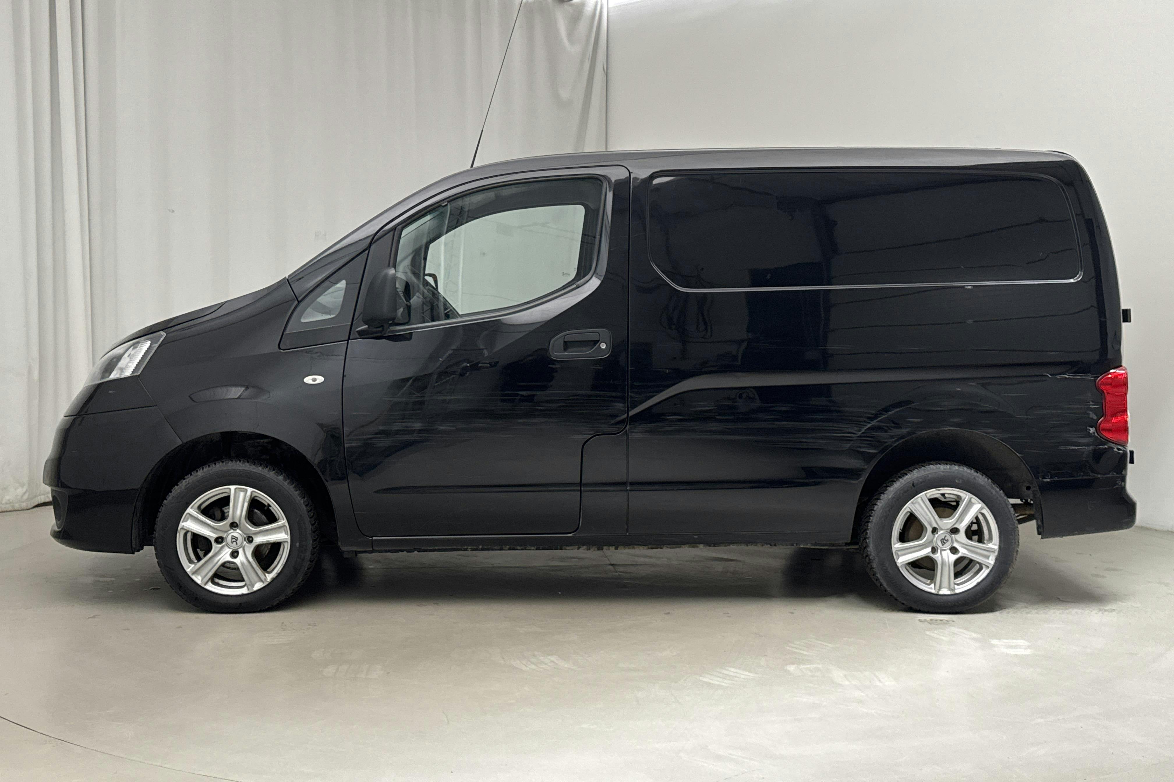 Presentationsfoto 2 av 13: Nissan NV200 1.5 dCi Skåp (110hk) - 12 426 mil - Manuell - svart - 2018